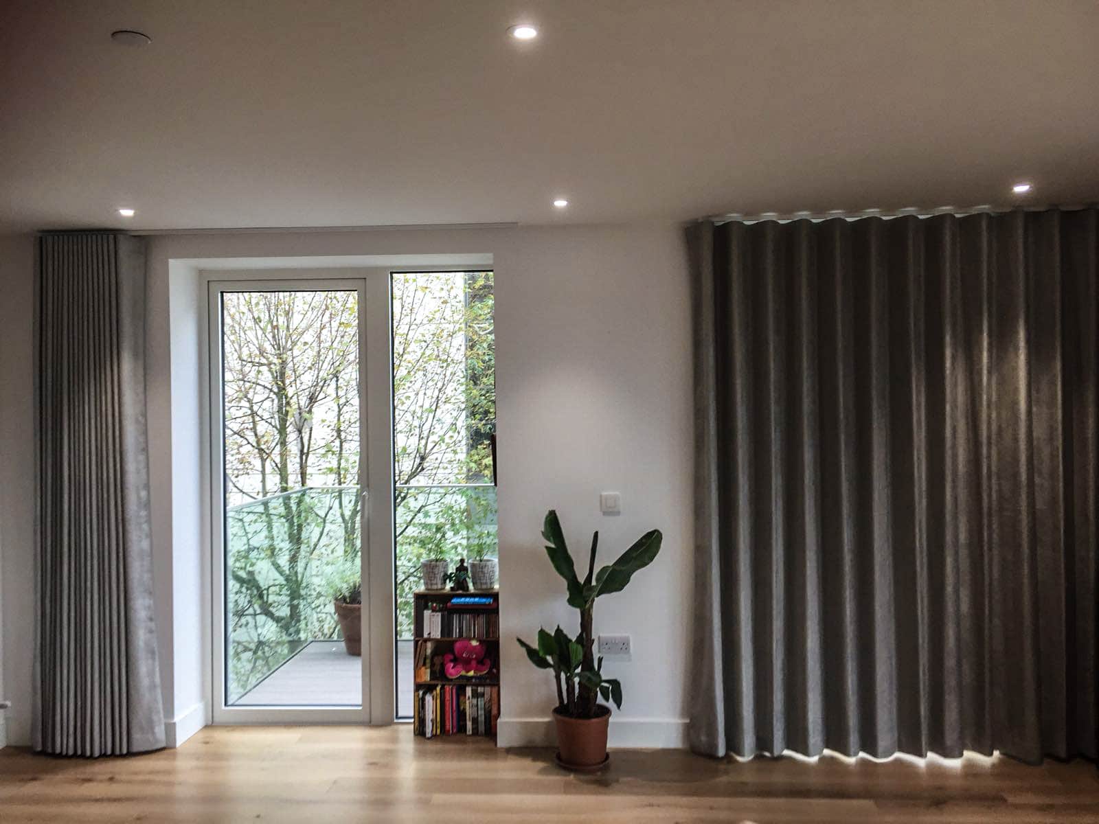 Curtains Brian Yates London Dock E1 - Window Blind - HD Wallpaper 