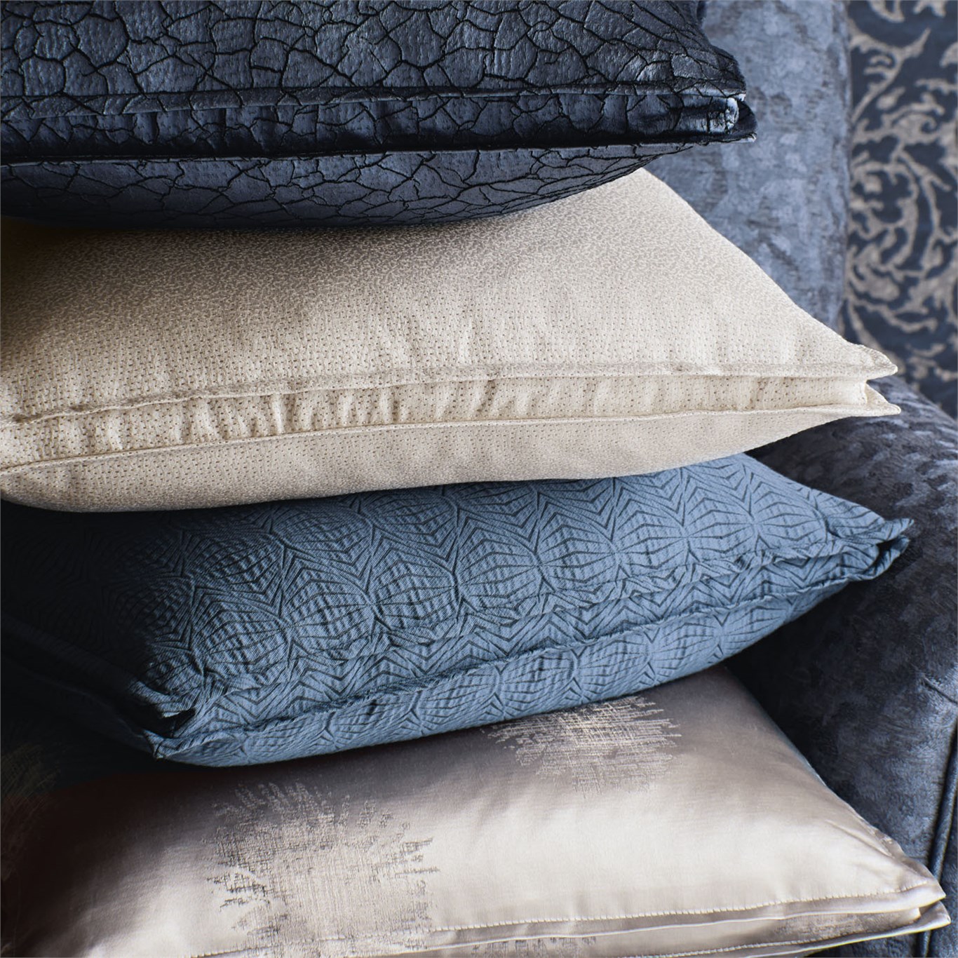 Crackle Pearl Zoffany - HD Wallpaper 