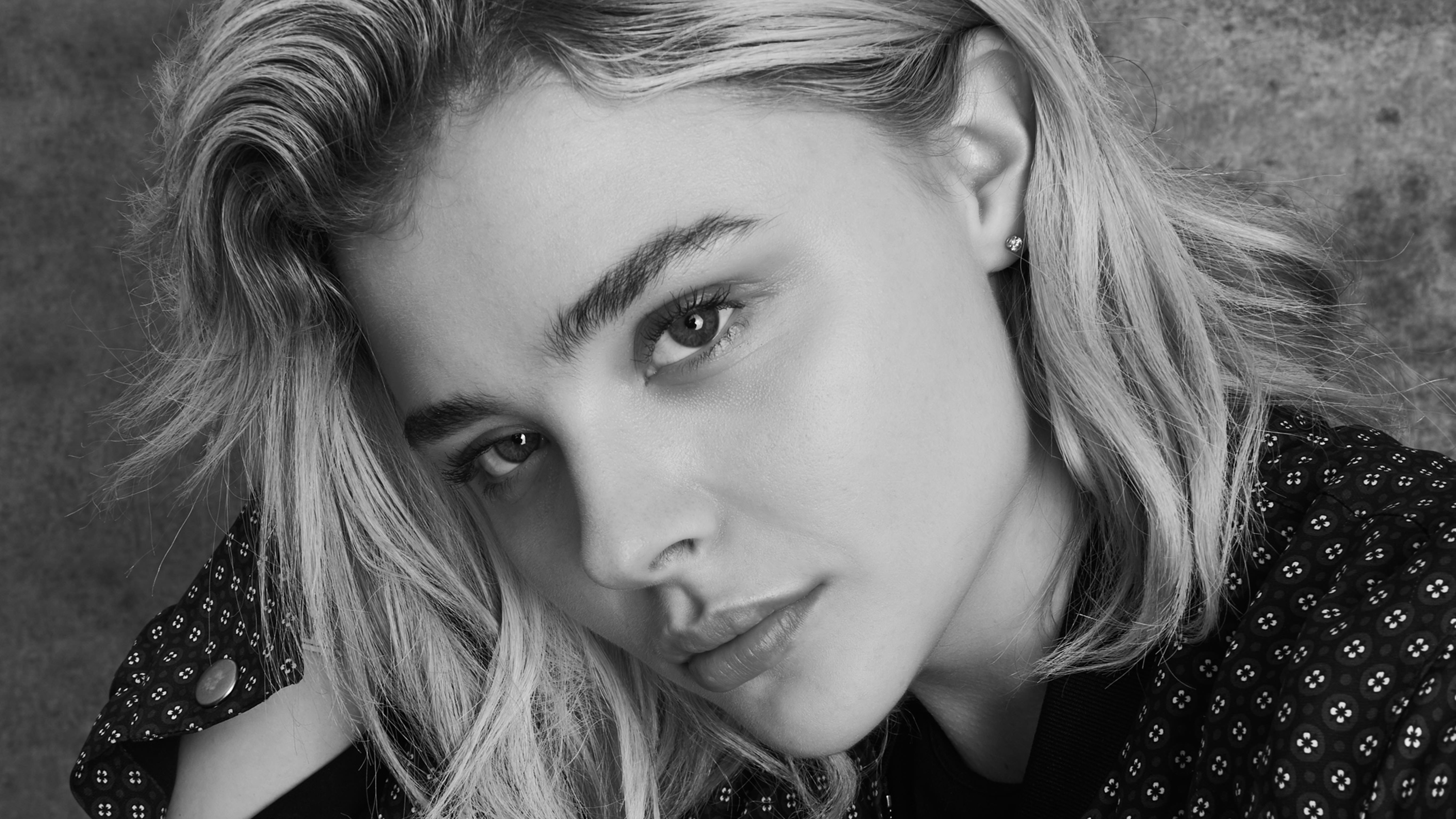 Chloe Moretz Monochrome 5k Wallpapers - HD Wallpaper 