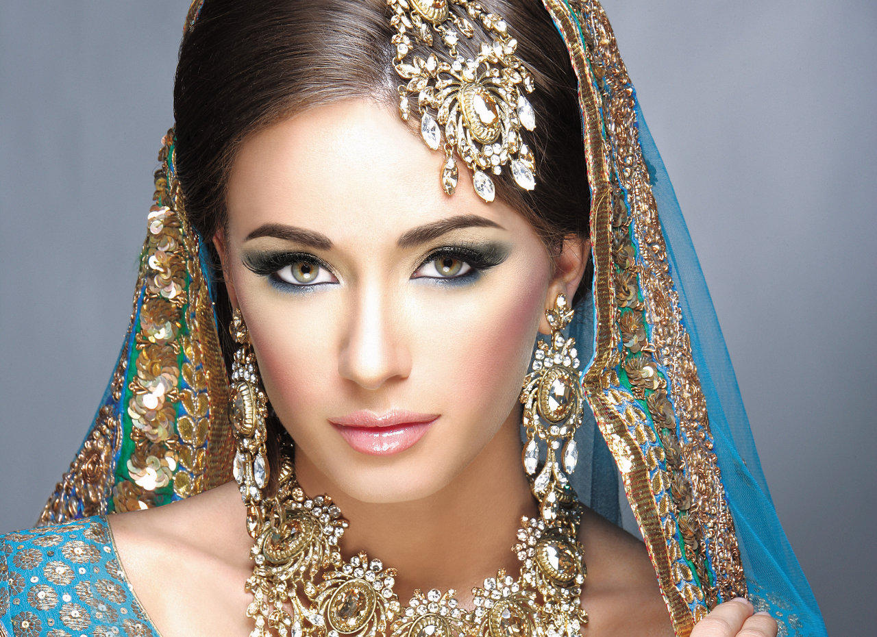 Indian Brides Wedding Wallpapers - Indian Models Bridal Makeup - HD Wallpaper 