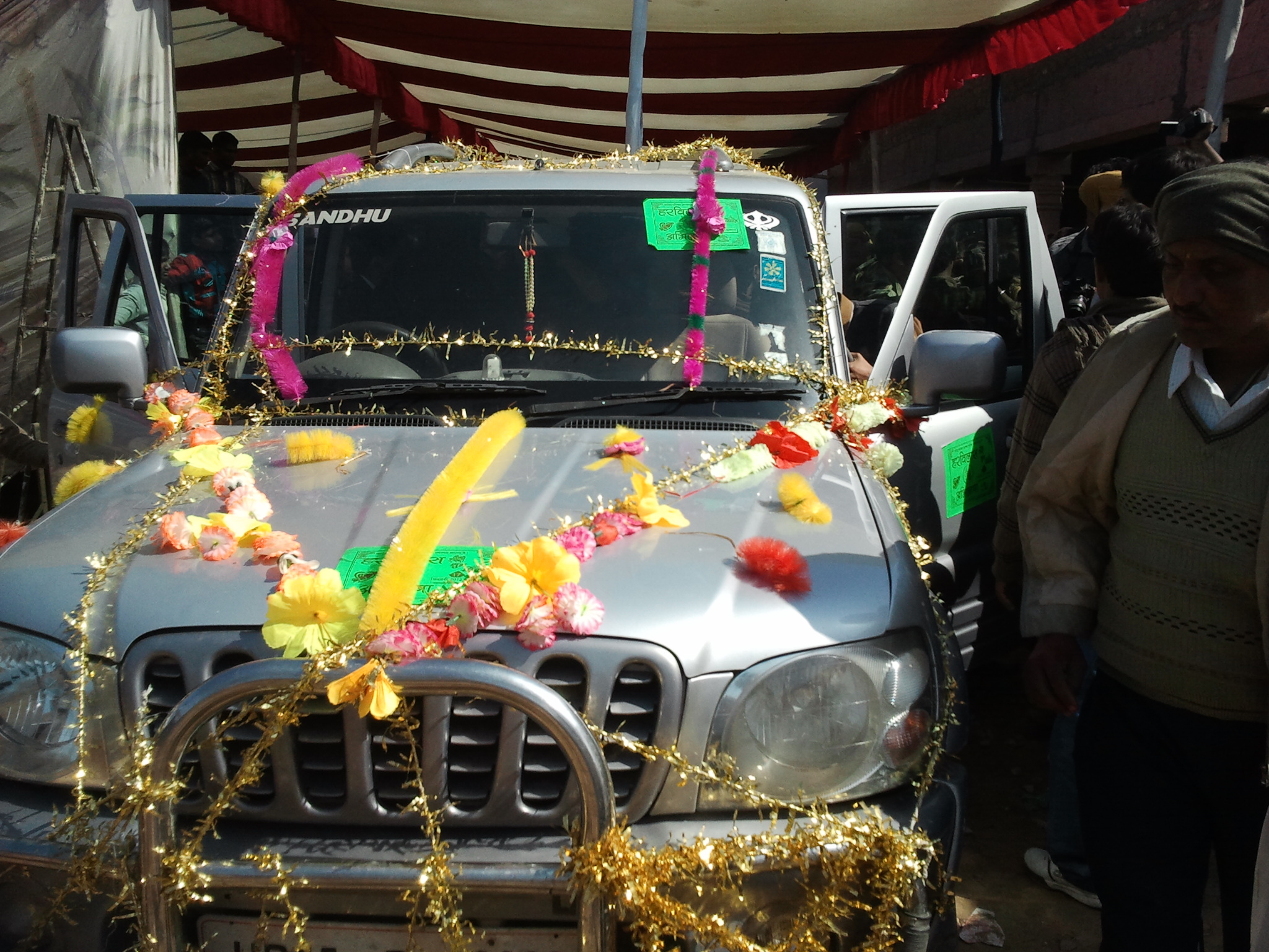 Dulha And Dulhan Ke Liye Car - Auto Show - HD Wallpaper 