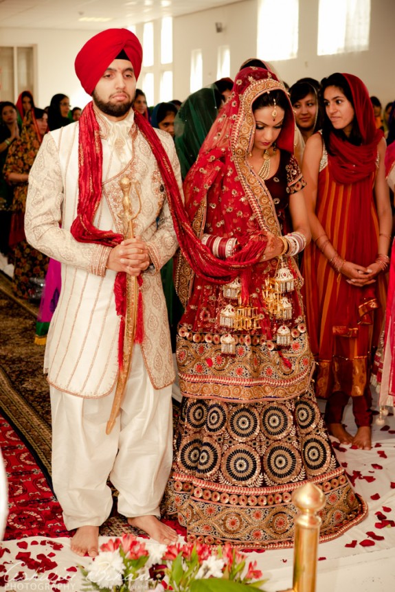 For Kalira Stunning Kalira And Bridal Lengha Sikh Punjabi - Punjabi Bride And Groom - HD Wallpaper 
