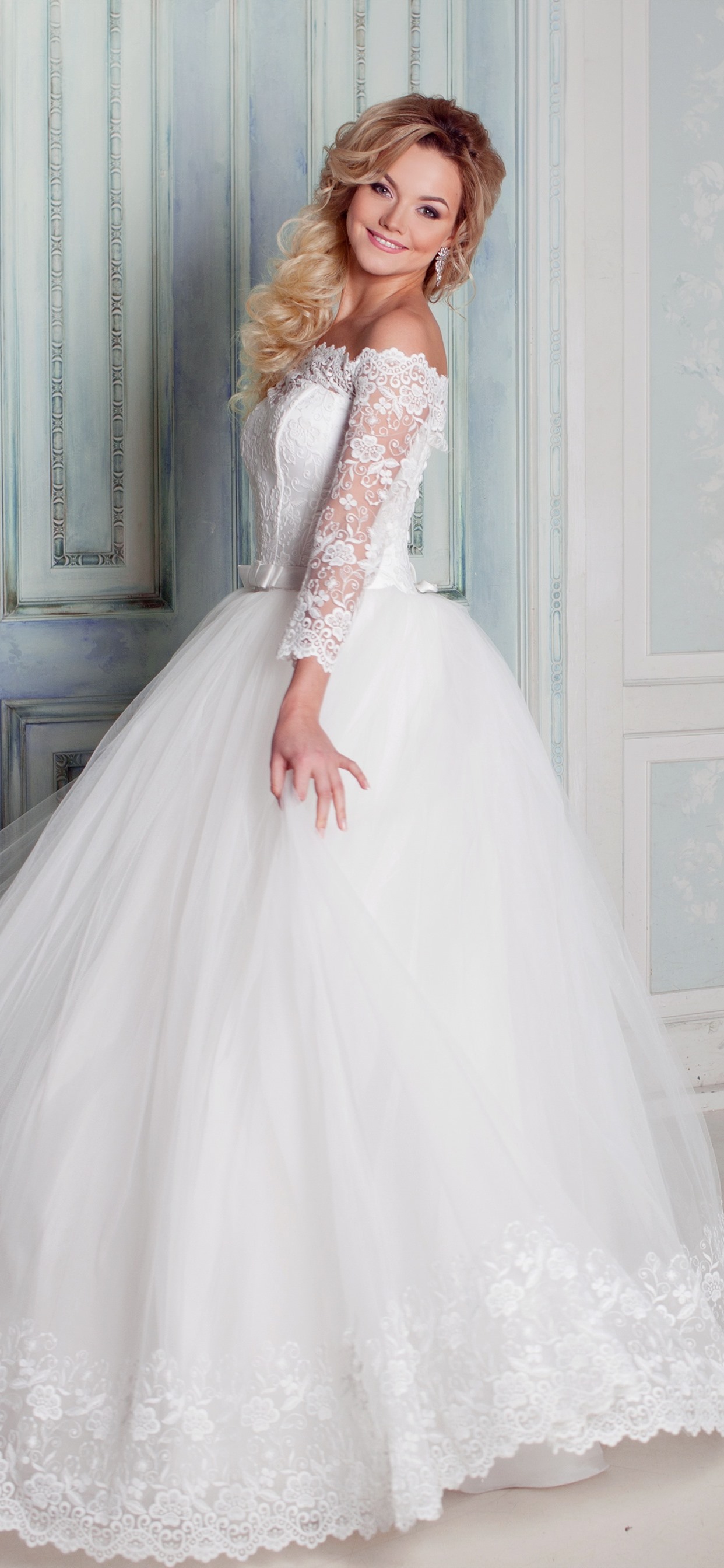 Iphone Wallpaper Happy Bride, Wedding, White Skirt - Gown - HD Wallpaper 