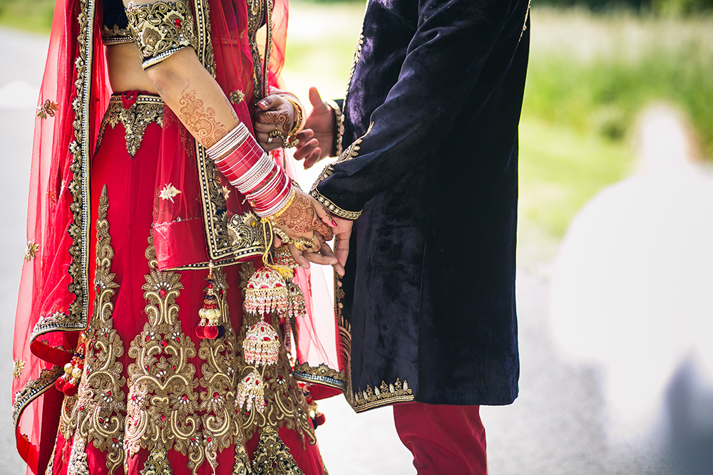 Punjabi Wedding Couples Holding Hands - HD Wallpaper 