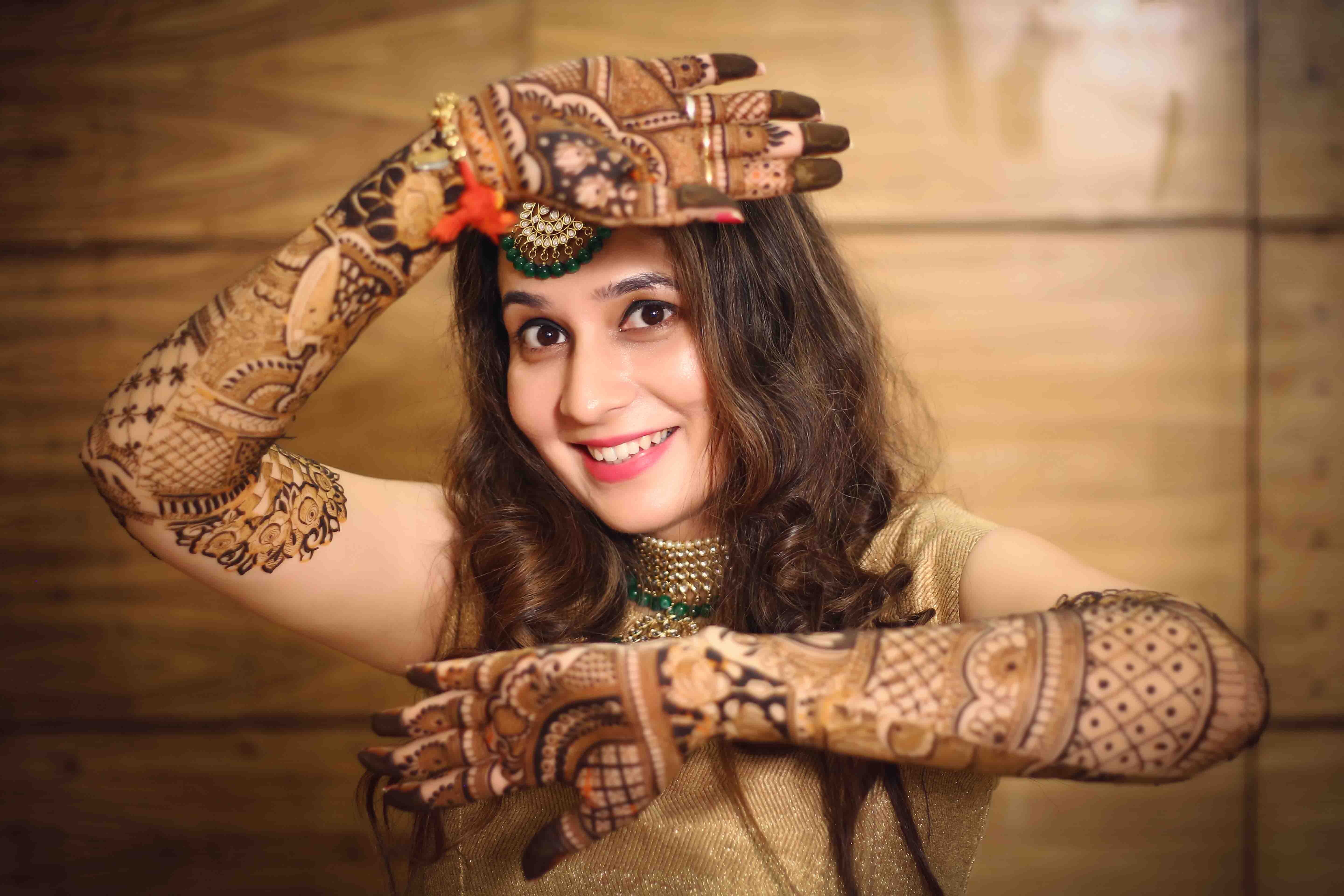 Mehndi Photo Shoot Poses - Mehndi Poses For Bride - HD Wallpaper 