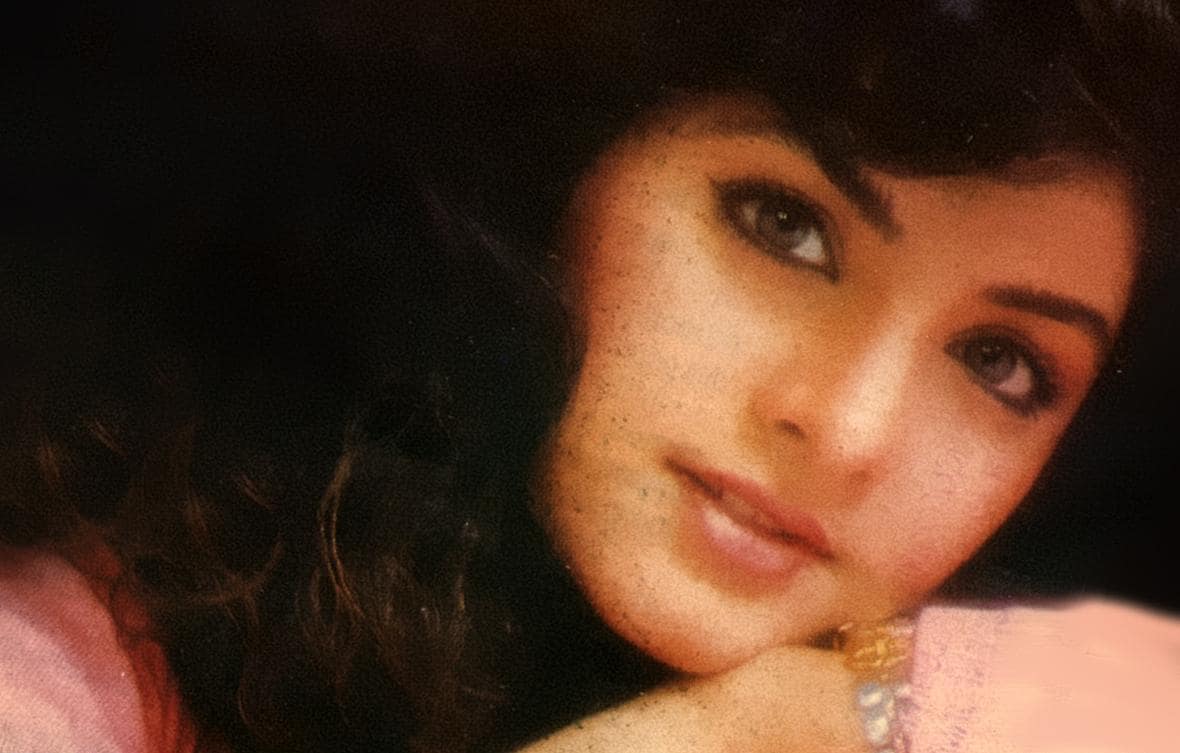 Divya Bharti Background Hd - HD Wallpaper 