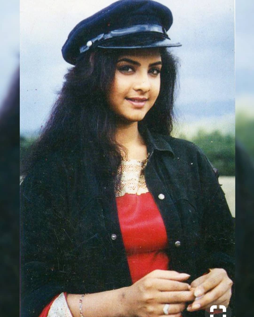 Divya Bharti Death - Beautiful Divya Bharti Photo Hd - HD Wallpaper 