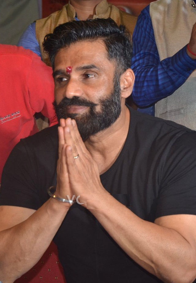 Suniel Shetty Unique Wallpapers Download Hd - Sunil Shetty Photo Download - HD Wallpaper 