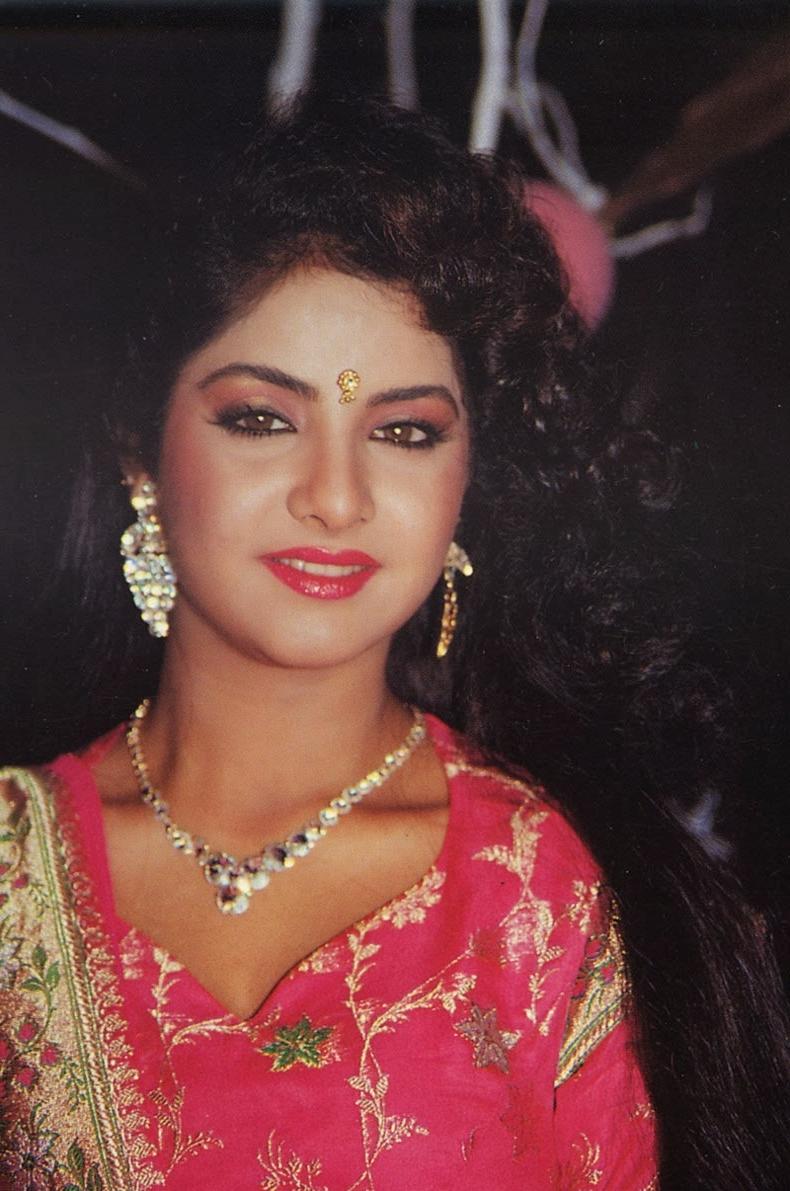 Divya Bharti Wallpaper Download - Sari - 790x1191 Wallpaper Divya Bharti Wallpaper Download - Sari - 790x1191 Wallpaper