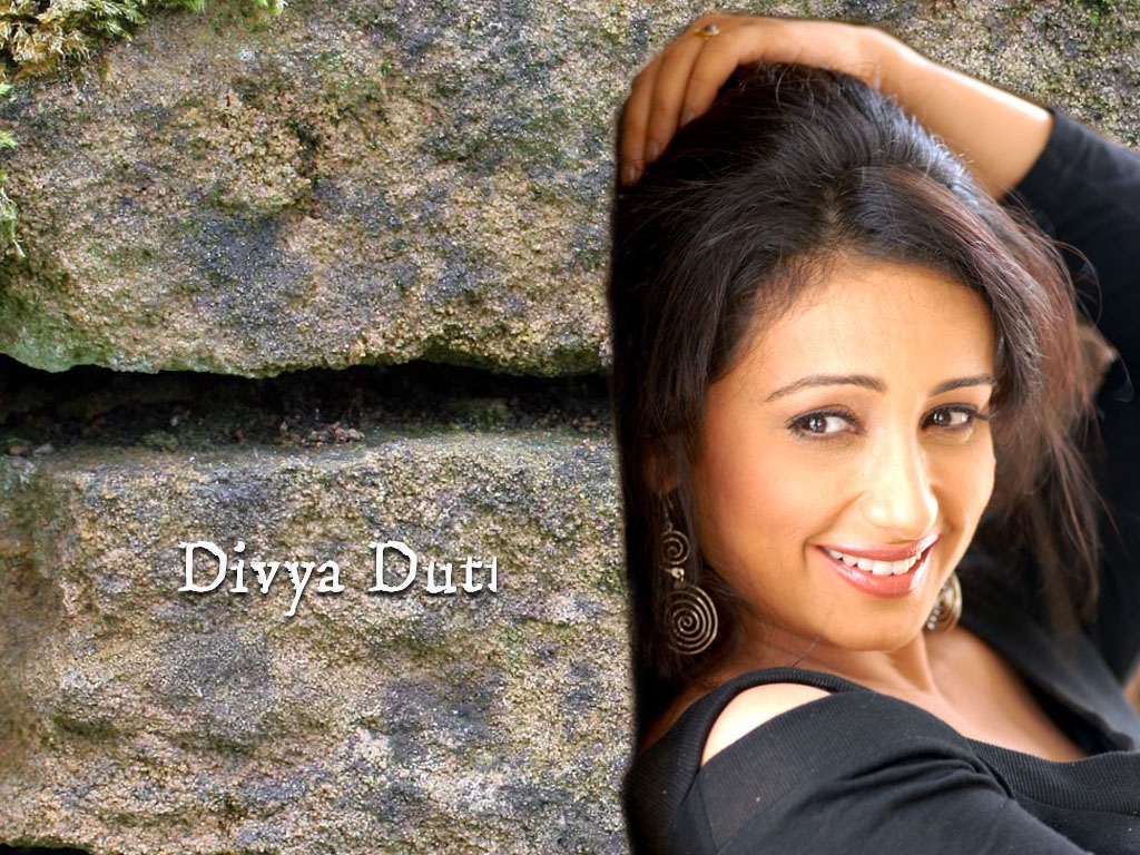 Divya Dutta - HD Wallpaper 