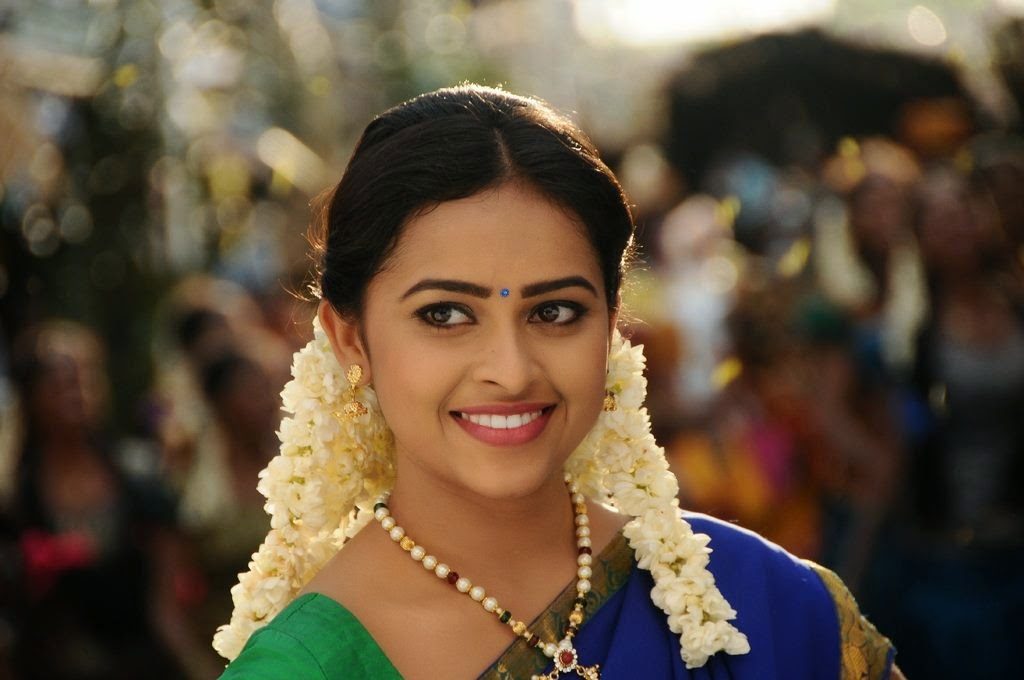 Sri Divya In Kaaki Sattai - 1024x680 Wallpaper Sri Divya In Kaaki Sattai - 1024x680 Wallpaper