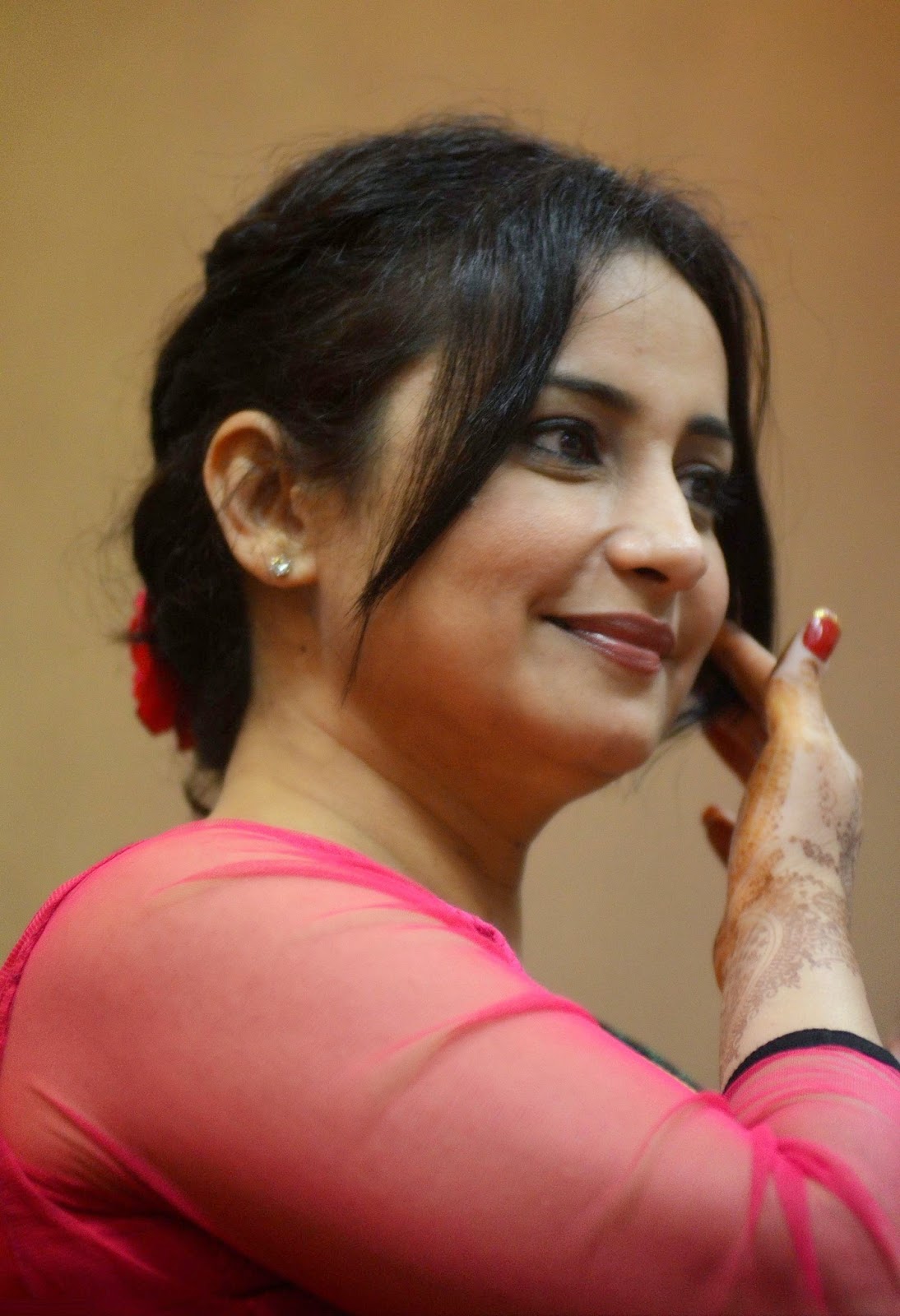 Divya Dutta Hd Wallpaper - Girl - 1094x1600 Wallpaper Divya Dutta Hd Wallpaper - Girl - 1094x1600 Wallpaper