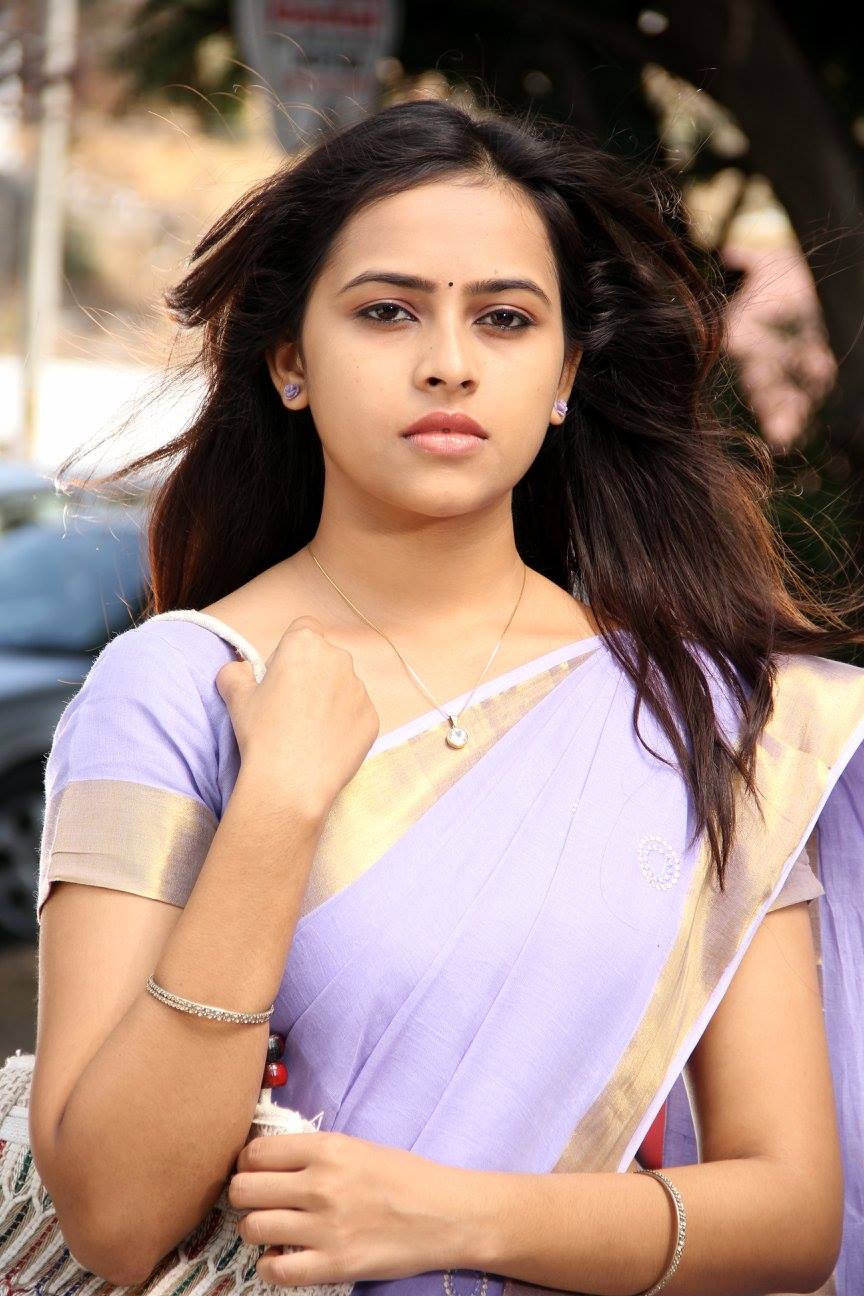 Sri Divya Latest Images In Saree Hd - HD Wallpaper 
