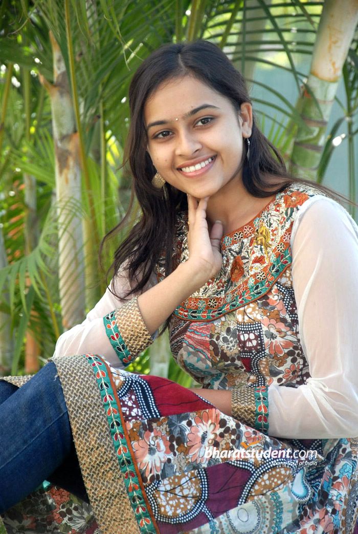 Sri Divya - Bus Stop Movie Heroine - HD Wallpaper 