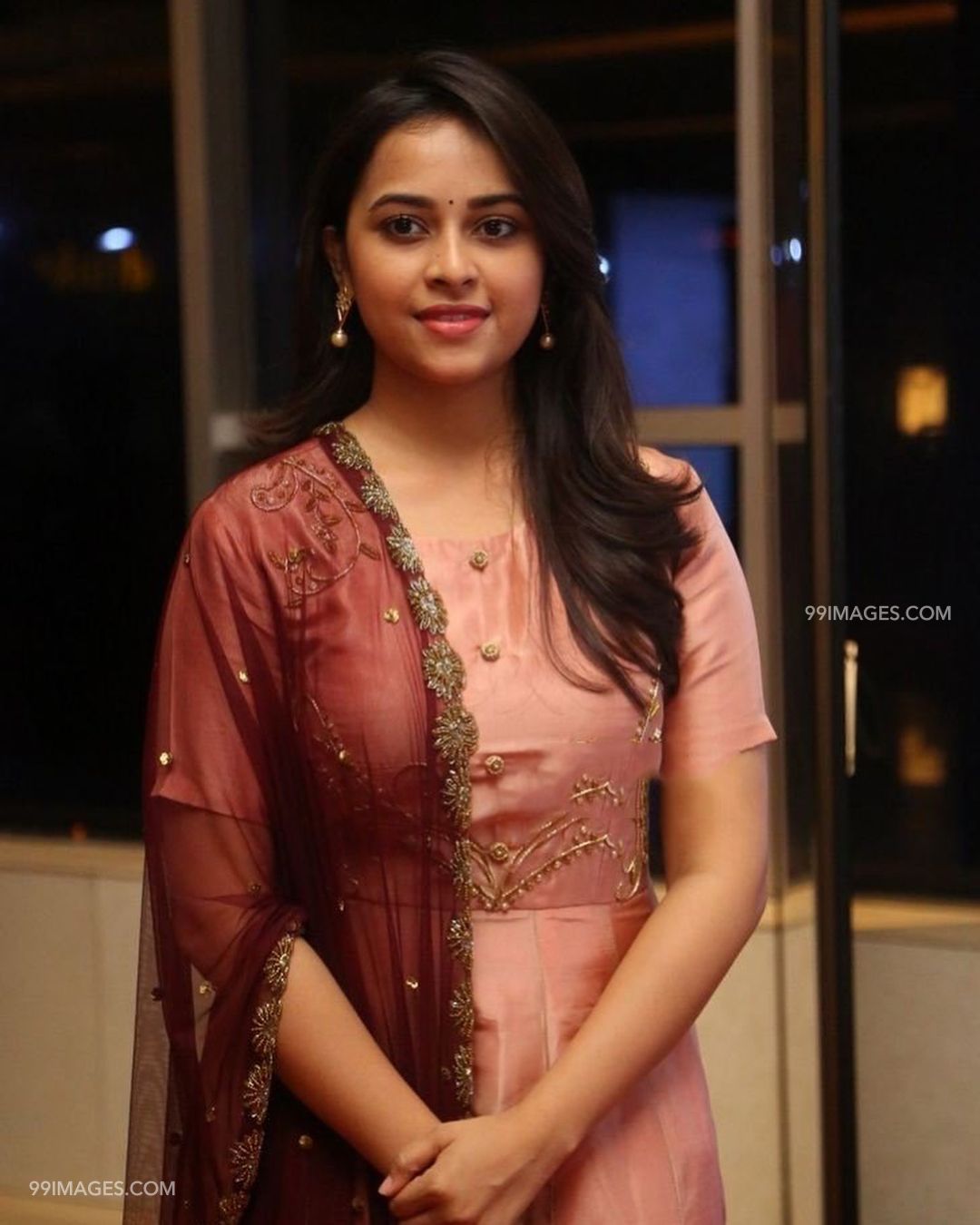 Sri Divya Beautiful Photos & Mobile Wallpapers Hd (1080p) - Sri Divya Full Size - HD Wallpaper 