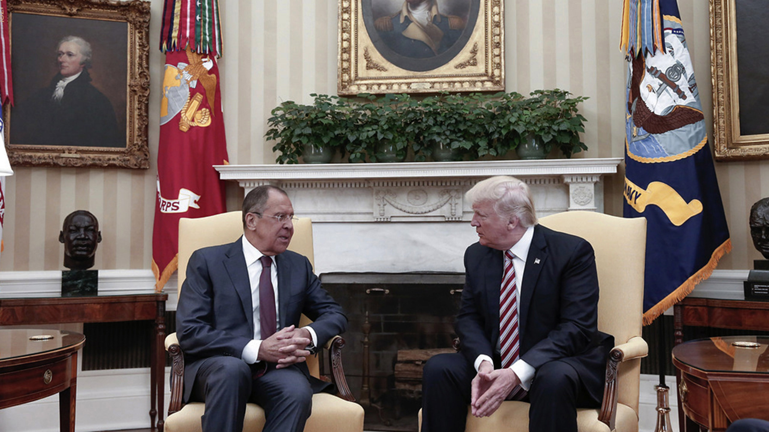 Trump And Russian Foreign Minister In White House - HD Wallpaper 