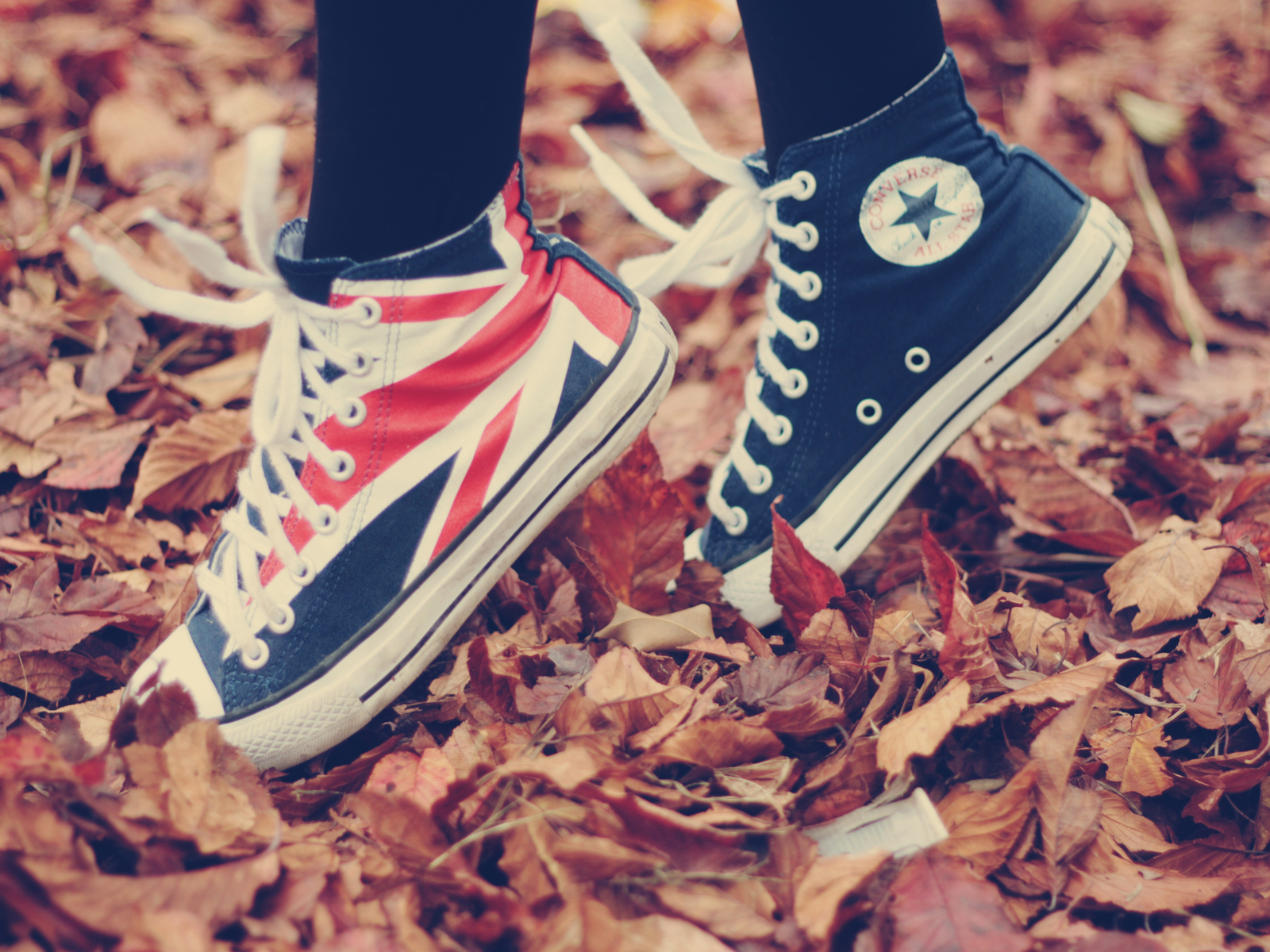 Converse All Star Shoes With England Flag Hd Desktop - All Star Shoes Wallpaper Hd - HD Wallpaper 