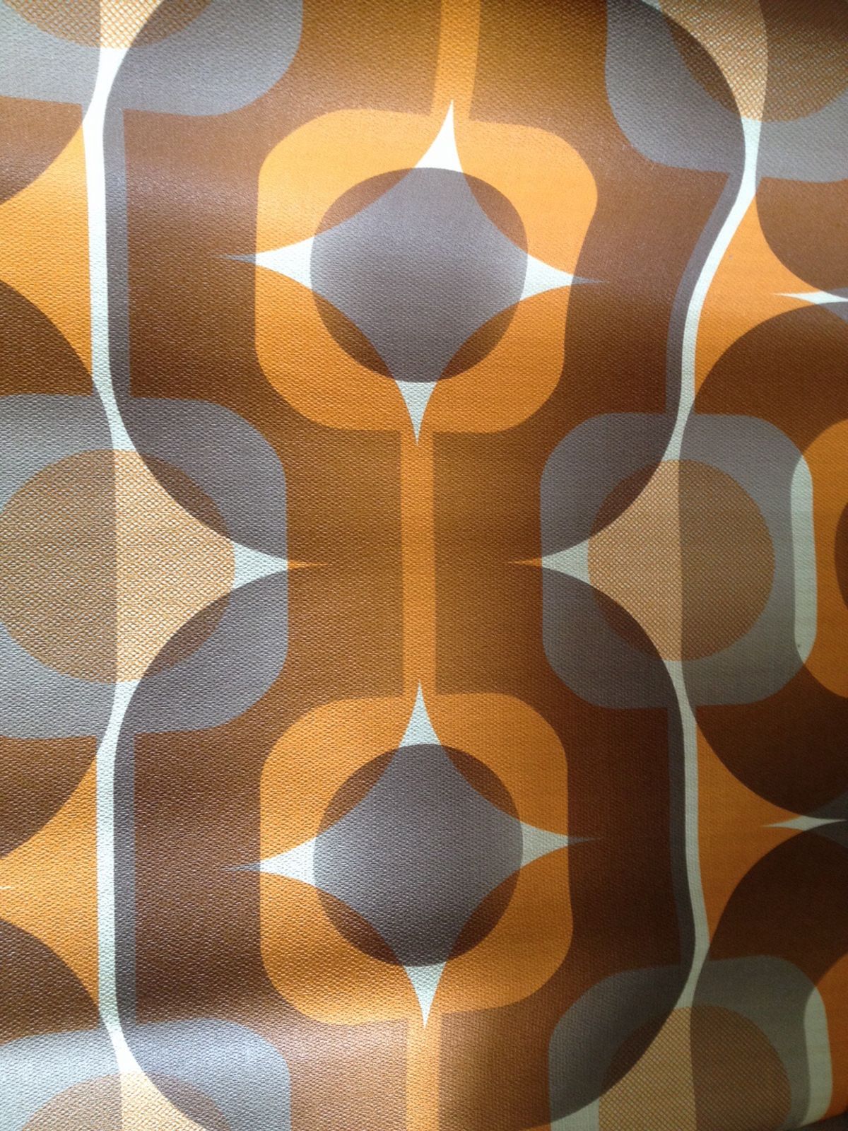 Two Rolls Of Iconic 70 S Wallpaper - Retro Pink And Orange - HD Wallpaper 