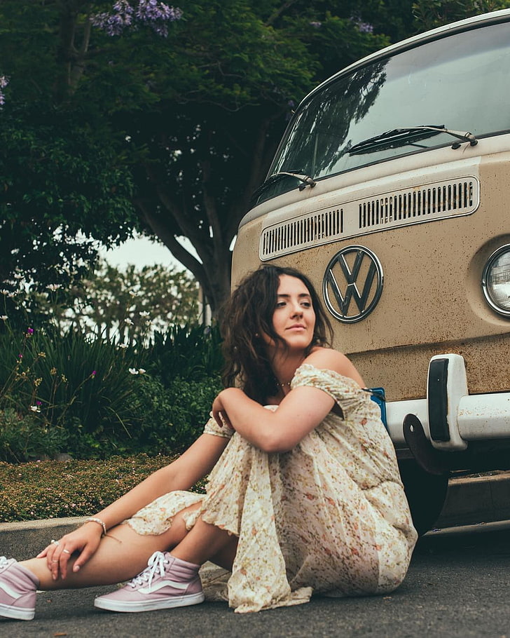 Women Outdoors, Chill Out, Noel Alvarenga, Photography, - Chill Brunette - HD Wallpaper 