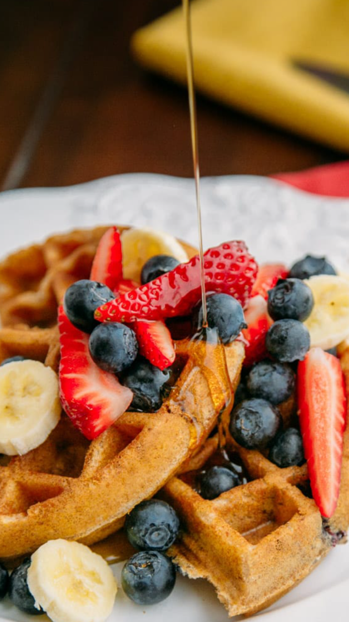 Waffles With Fruit - HD Wallpaper 