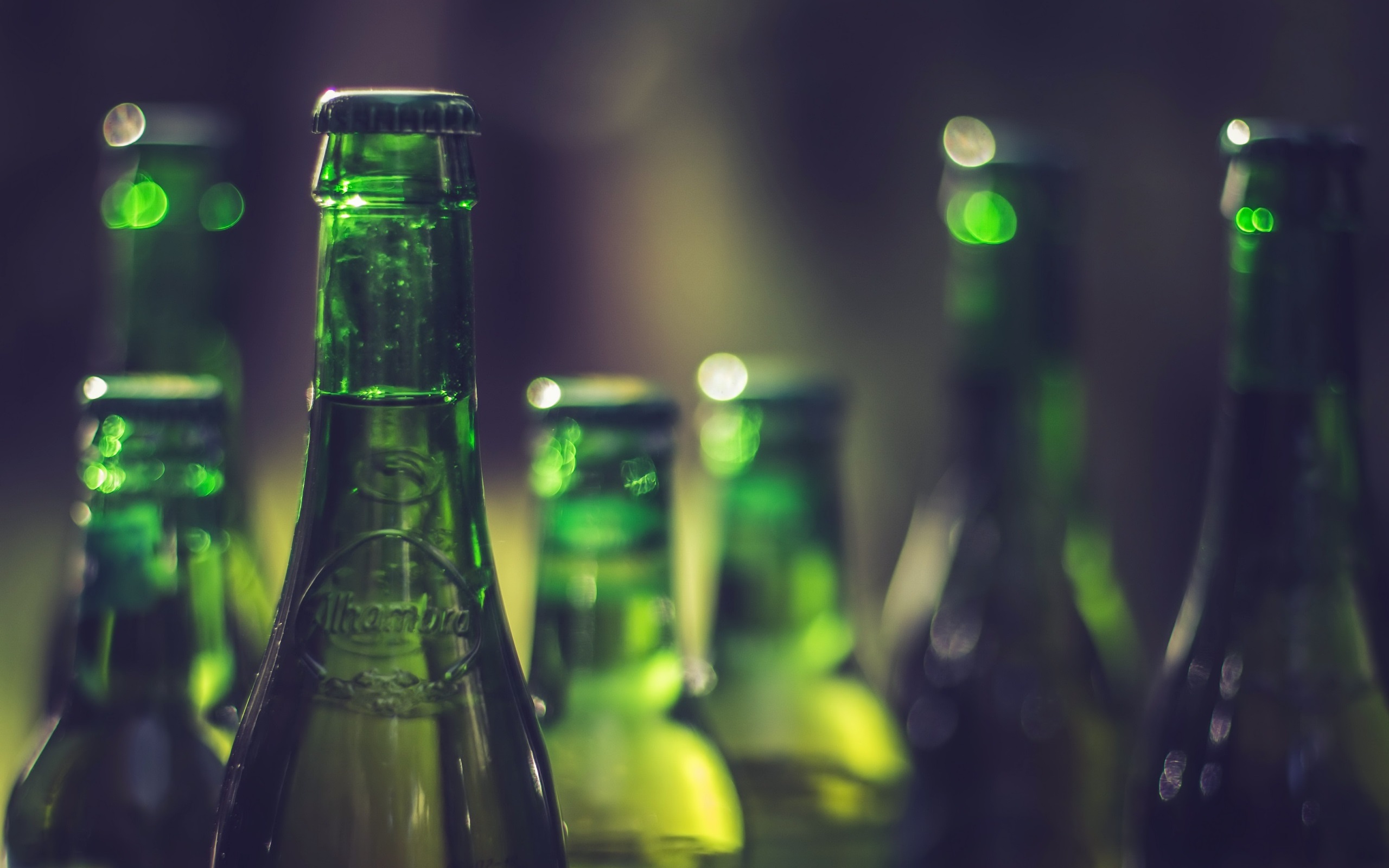 Wallpaper Green Bottles, Drinks, Bokeh - Beltito - HD Wallpaper 