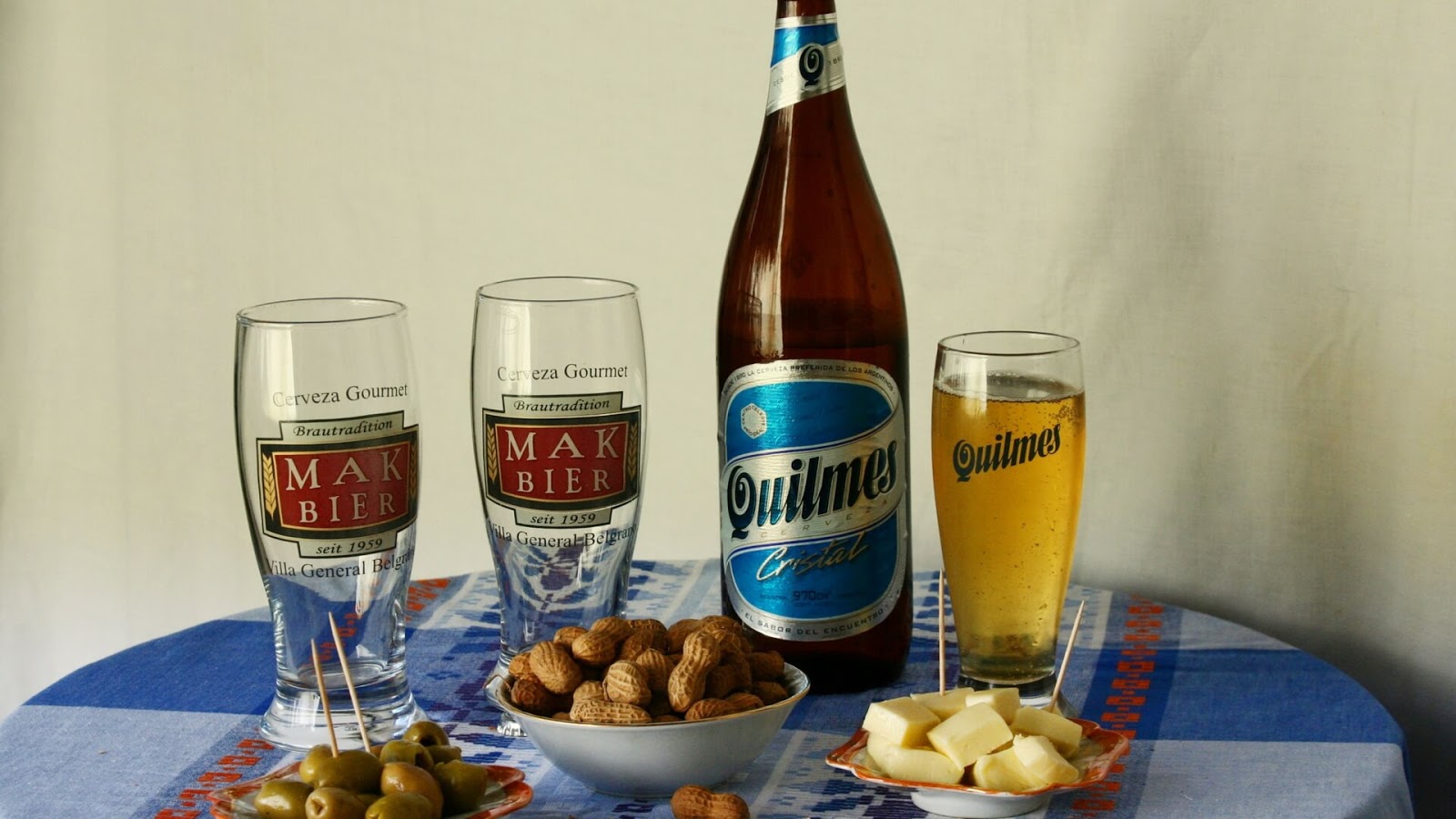 Beer Bottle Wallpaper Free Download - Beer Bottle Photos Hd - HD Wallpaper 