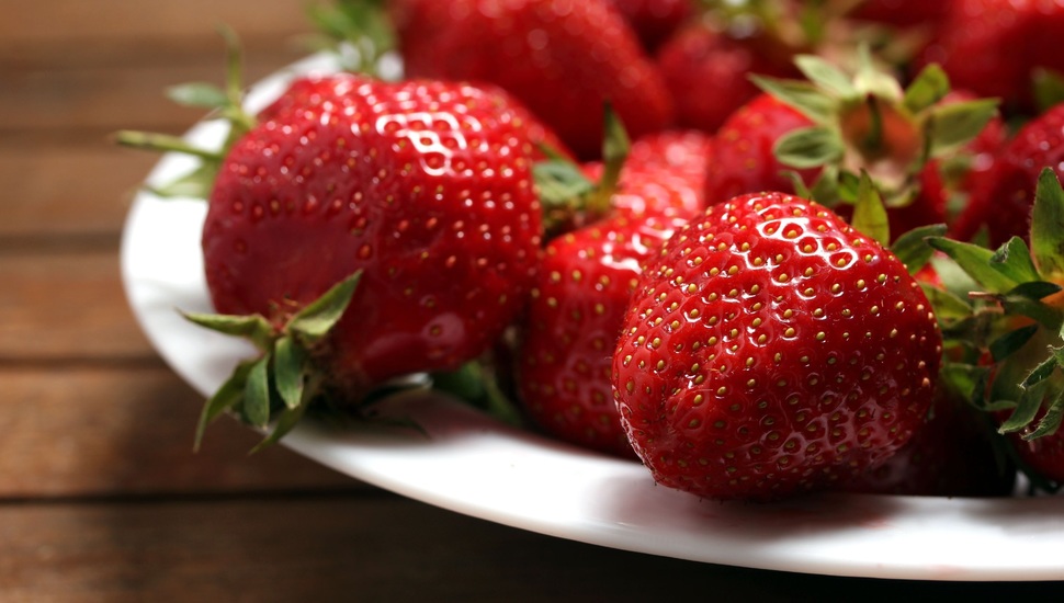 Strawberry, Background, Wallpaper, Food, Leaf, Berry - Rüyada Çilek Yemek - HD Wallpaper 
