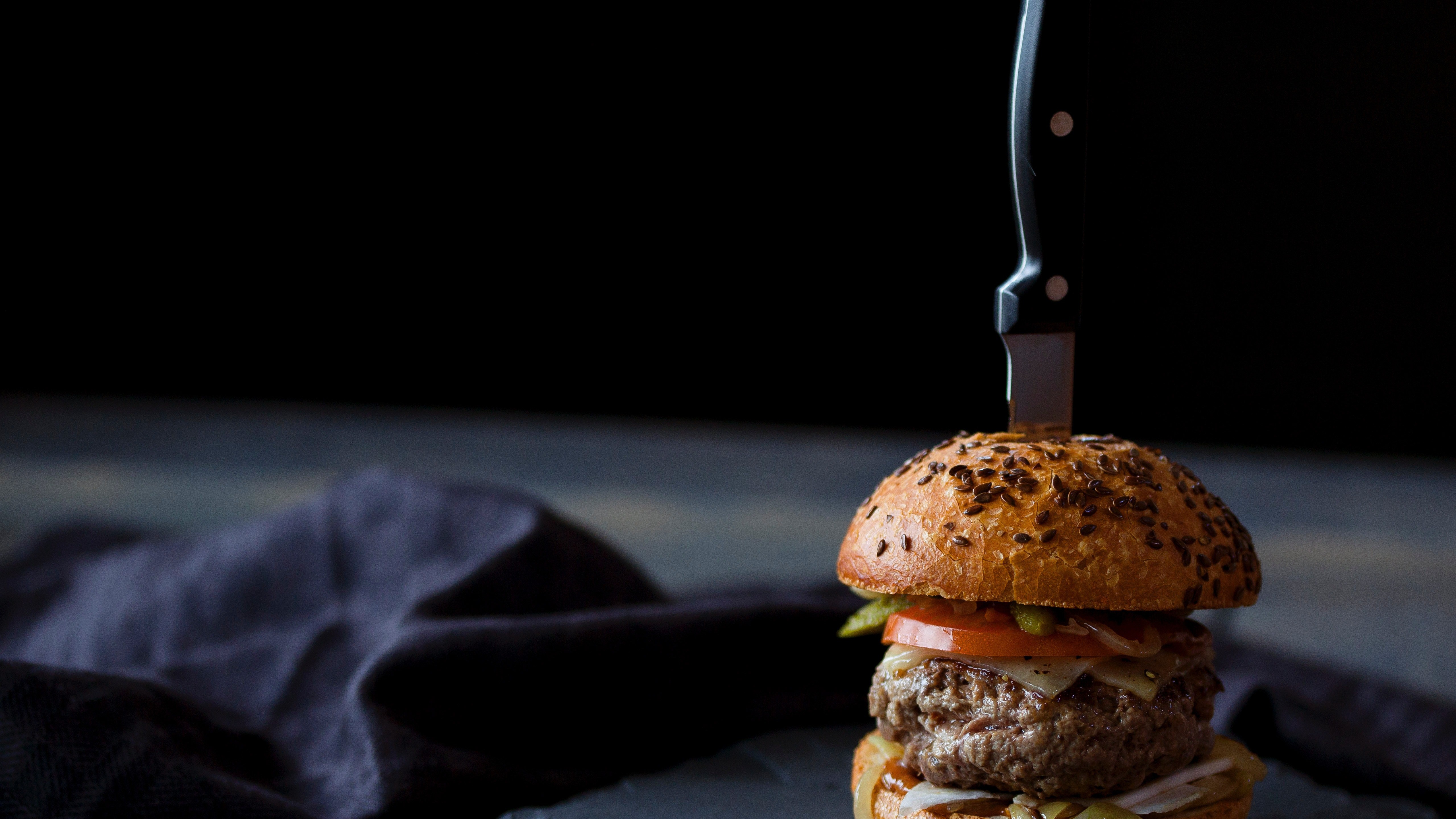 Non Veg Burger And Knife 5k Image Background - Blue Boar Westminster Restaurant London - HD Wallpaper 