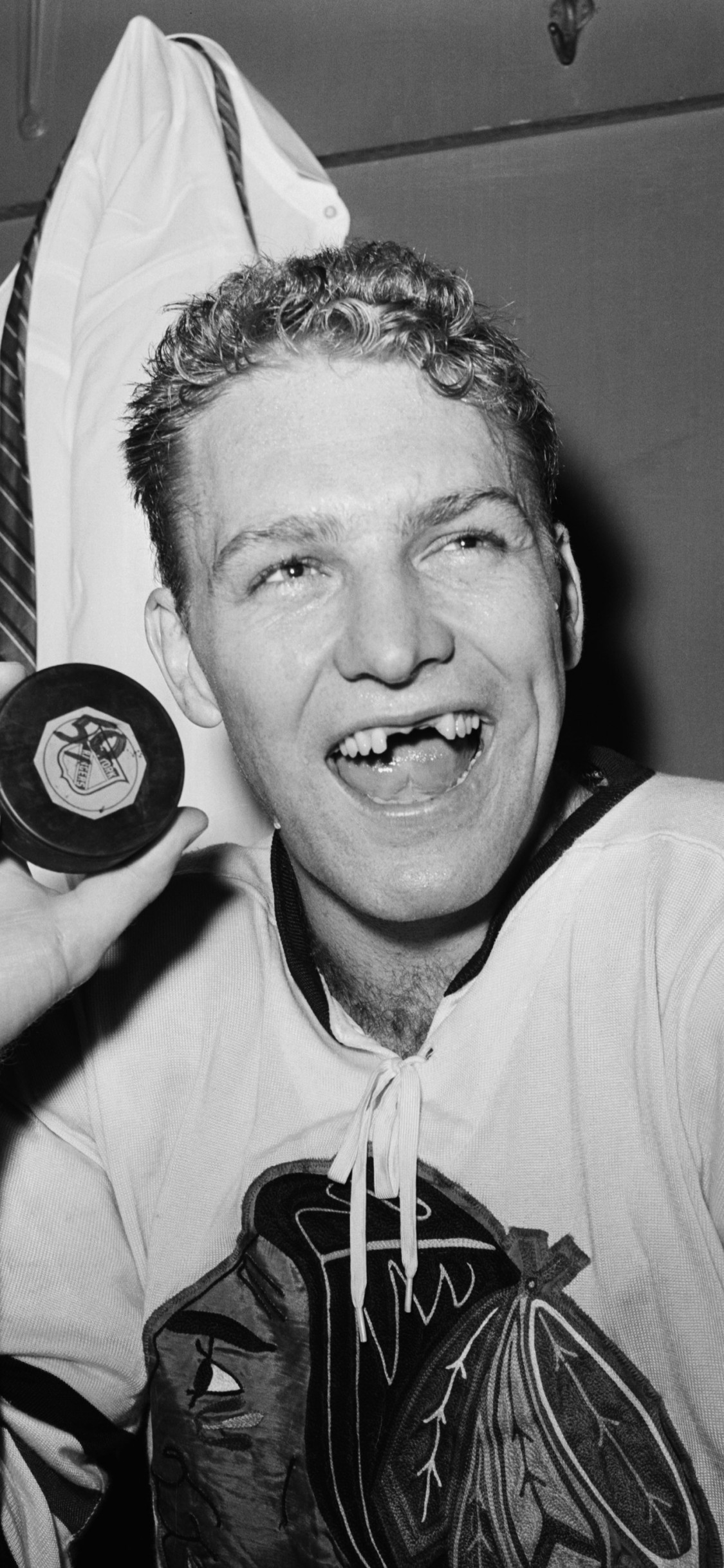 Iphone X Blackhawks Wallpaper - Bobby Hull Autograph With Out #9 - HD Wallpaper 