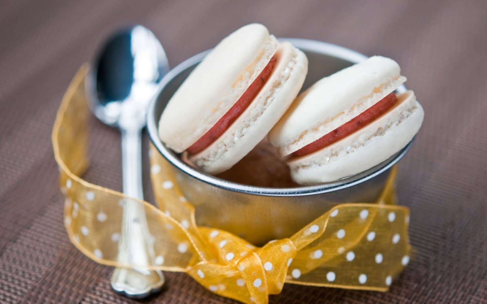 Food Sweet Cookies Macaron Cream Dessert Ribbon Hd - Macaroon - HD Wallpaper 