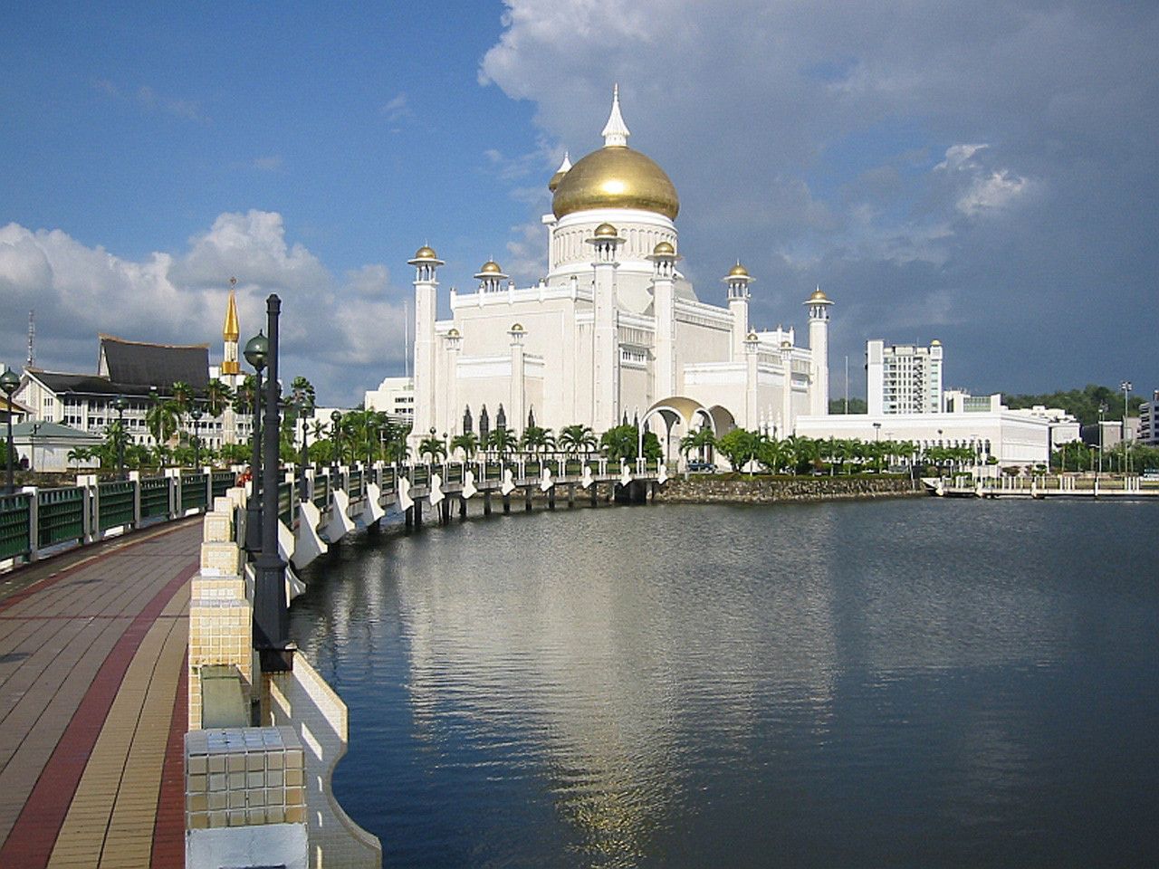 Wallpaper Free Download Islamic - Masjid Sultan Omar Ali Saifuddin - HD Wallpaper 