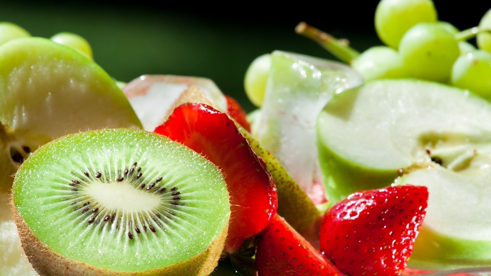 Apples Strawberries And Kiwis - HD Wallpaper 