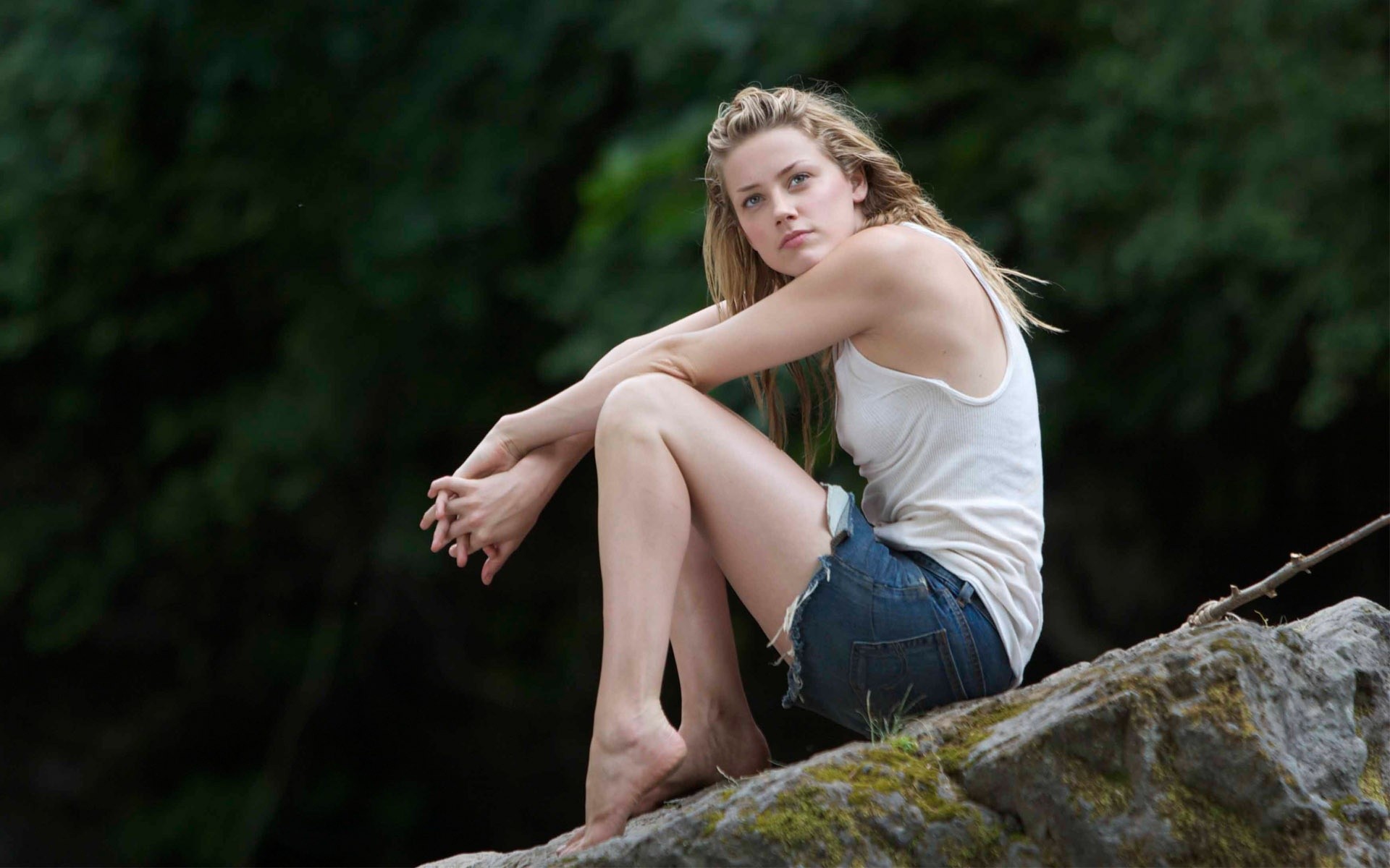 Amber Heard Feet And Legs - 1920x1200 Wallpaper Amber Heard Feet And Legs - 1920x1200 Wallpaper