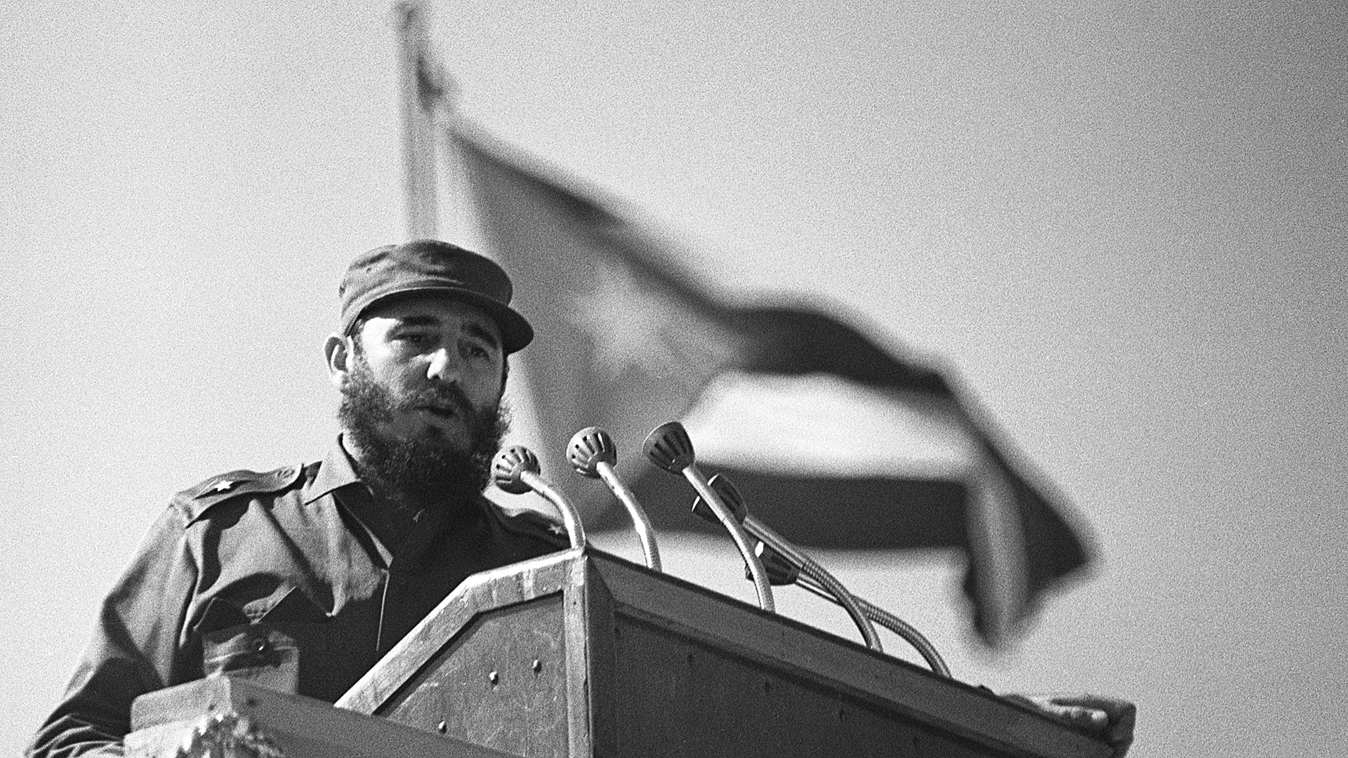 Fidel Castro - - Monochrome - HD Wallpaper 