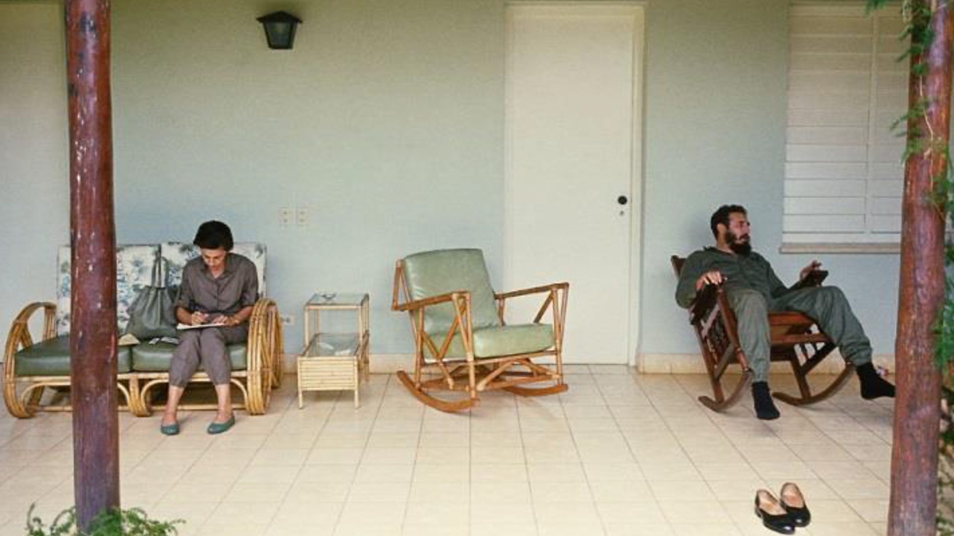 Castro's Cuba Lee Lockwood - HD Wallpaper 