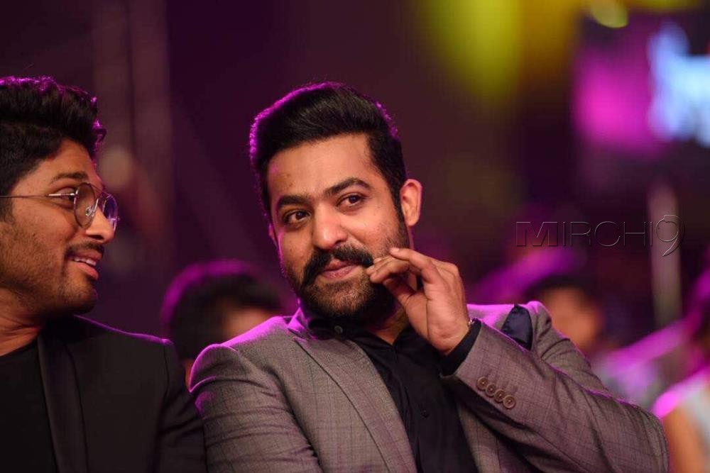Jr Ntr Best Actor Jio Filmfare Awards 2017 Photos - Ntr Allu Arjun Photos Hd - HD Wallpaper 