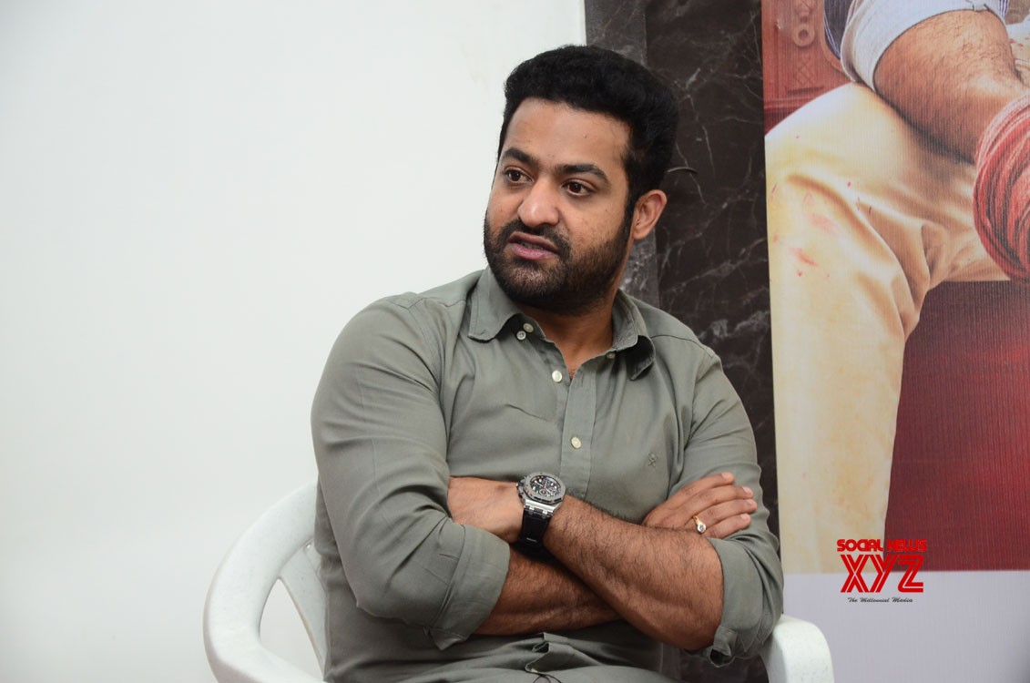 Ntr At Aravinda Sametha Interviews - HD Wallpaper 