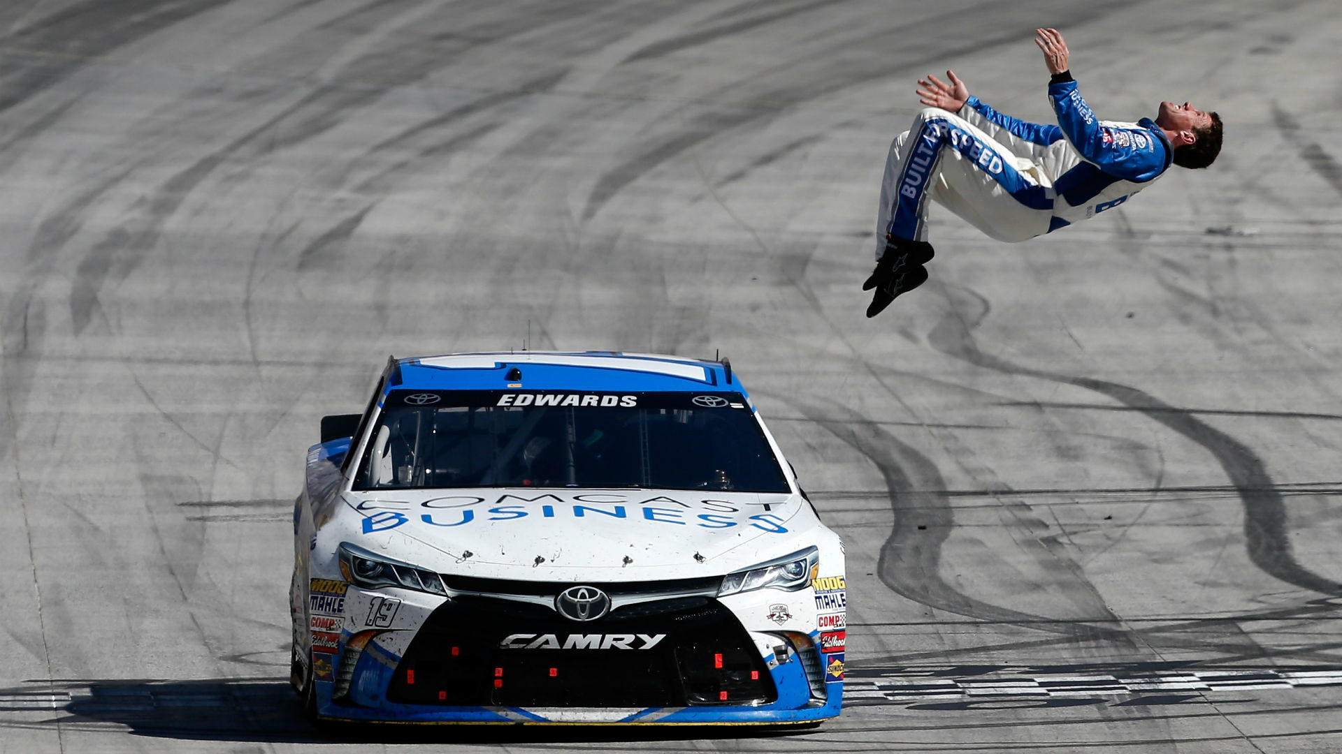 1920x1080, Carl Edwards Steps Away - Carl Edwards Backflip - HD Wallpaper 