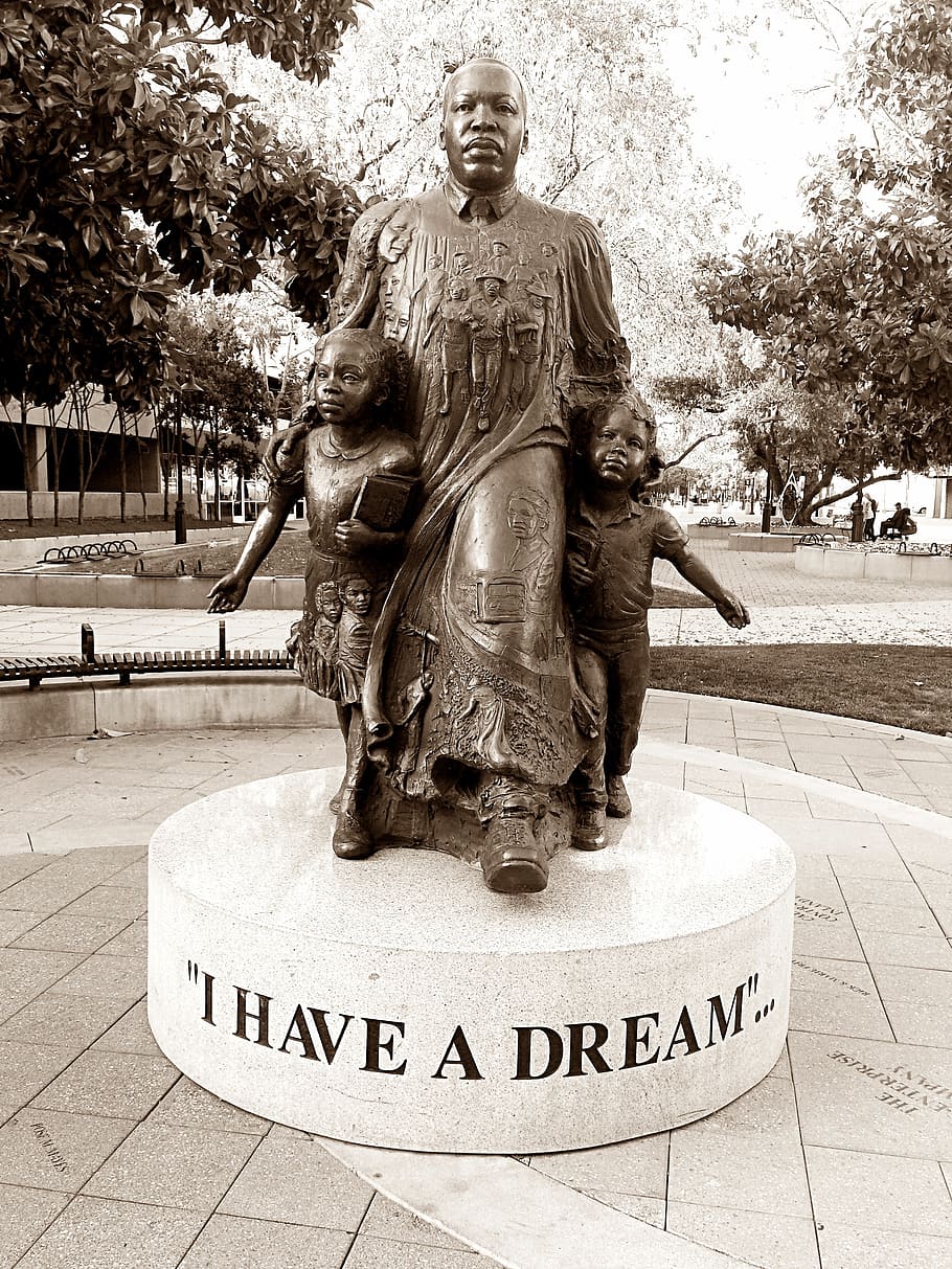 Man And Two Boys Statue, Martin Luther King Jr, Dream, - Executive Order 8802 Security Over Civil Liberties - HD Wallpaper 