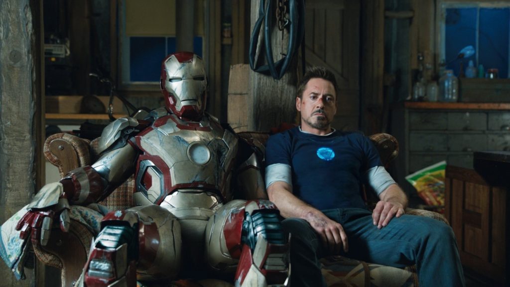 Robert Downey Jr In Ironman 3 Movie - Boy In Iron Man Funeral - HD Wallpaper 
