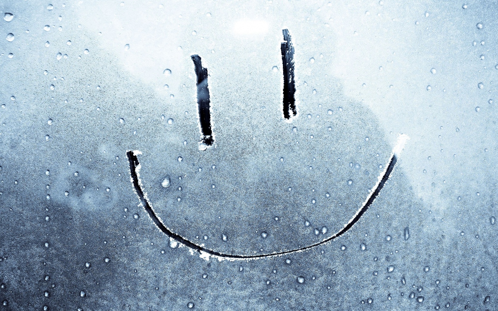 Smiley Face On Window - HD Wallpaper 
