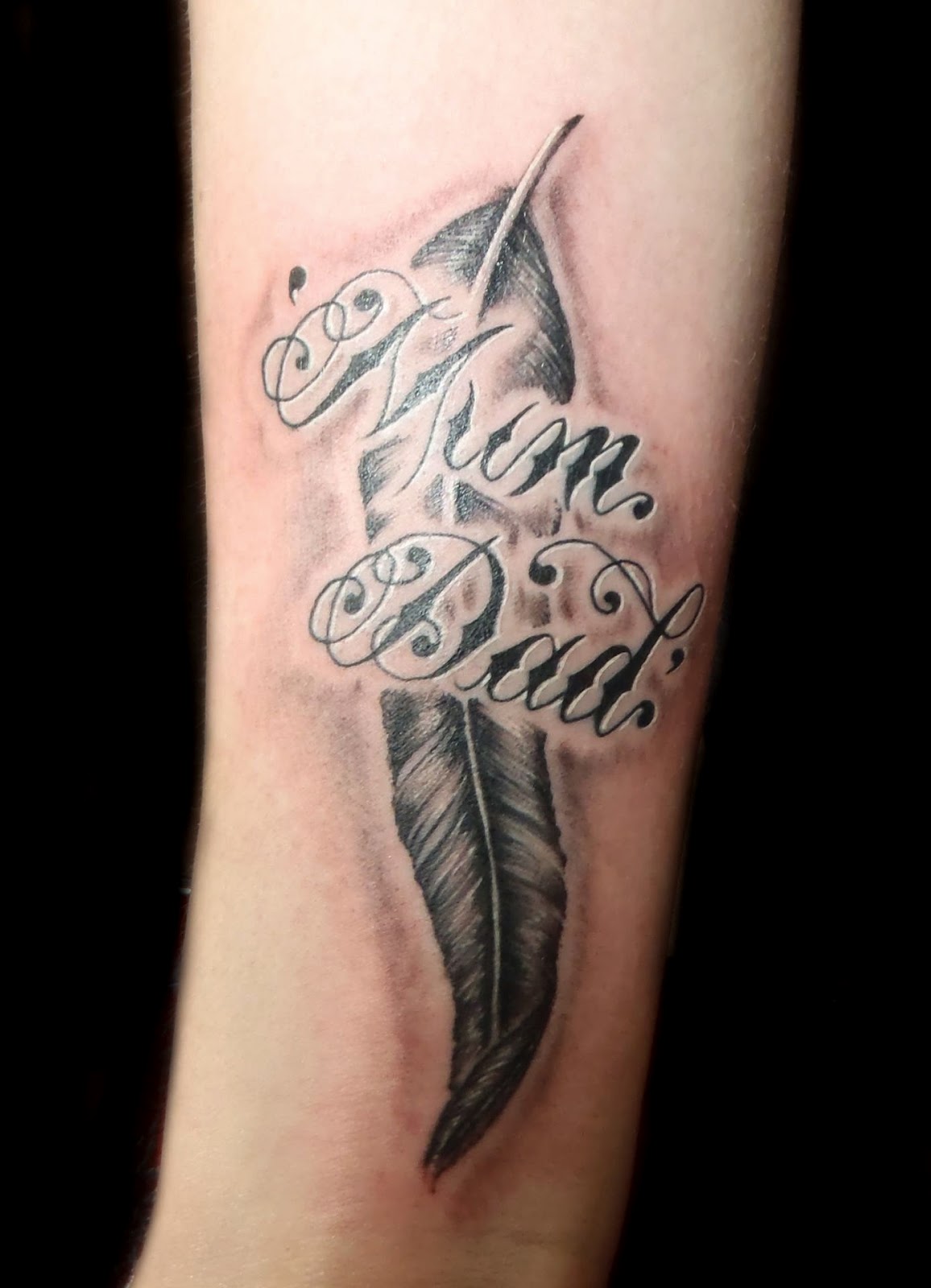 Amazing Feather Mom And Dad Tattoo On Arm - Mom And Dad Tattoo Designs For Wrists - HD Wallpaper 