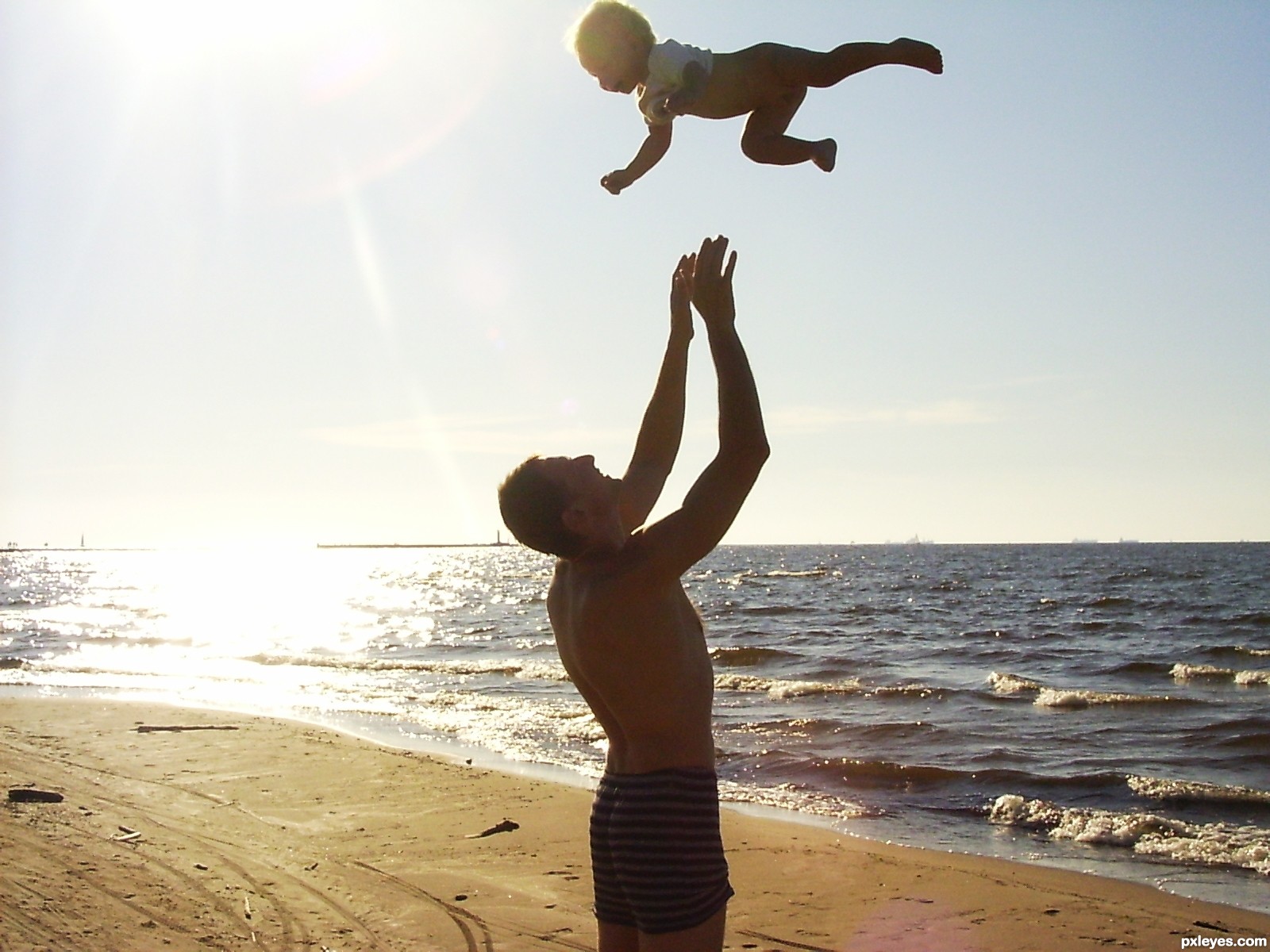 Dad And Son Having Fun - 1600x1200 Wallpaper Dad And Son Having Fun - 1600x1200 Wallpaper