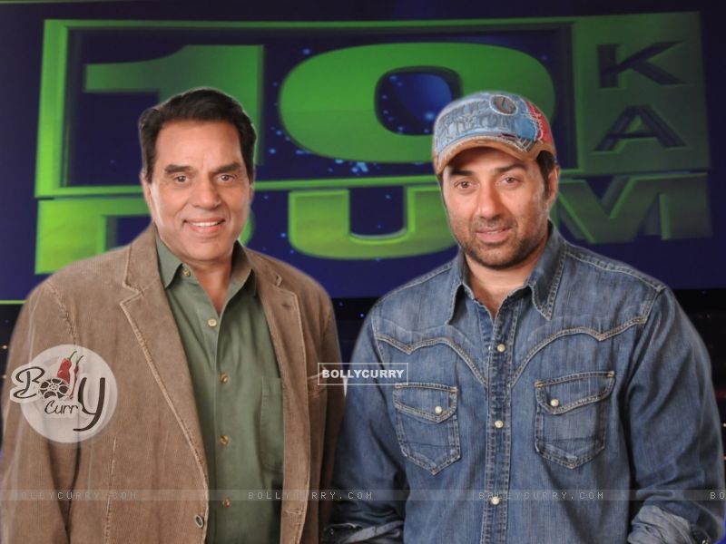 Father And Son Size - Sunny Deol In Cap - HD Wallpaper 