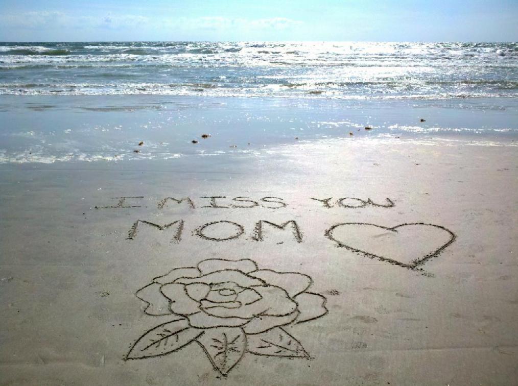 I Miss You Mom Best Facebook Wallpapers And Backgrounds - Mom Miss You - HD Wallpaper 