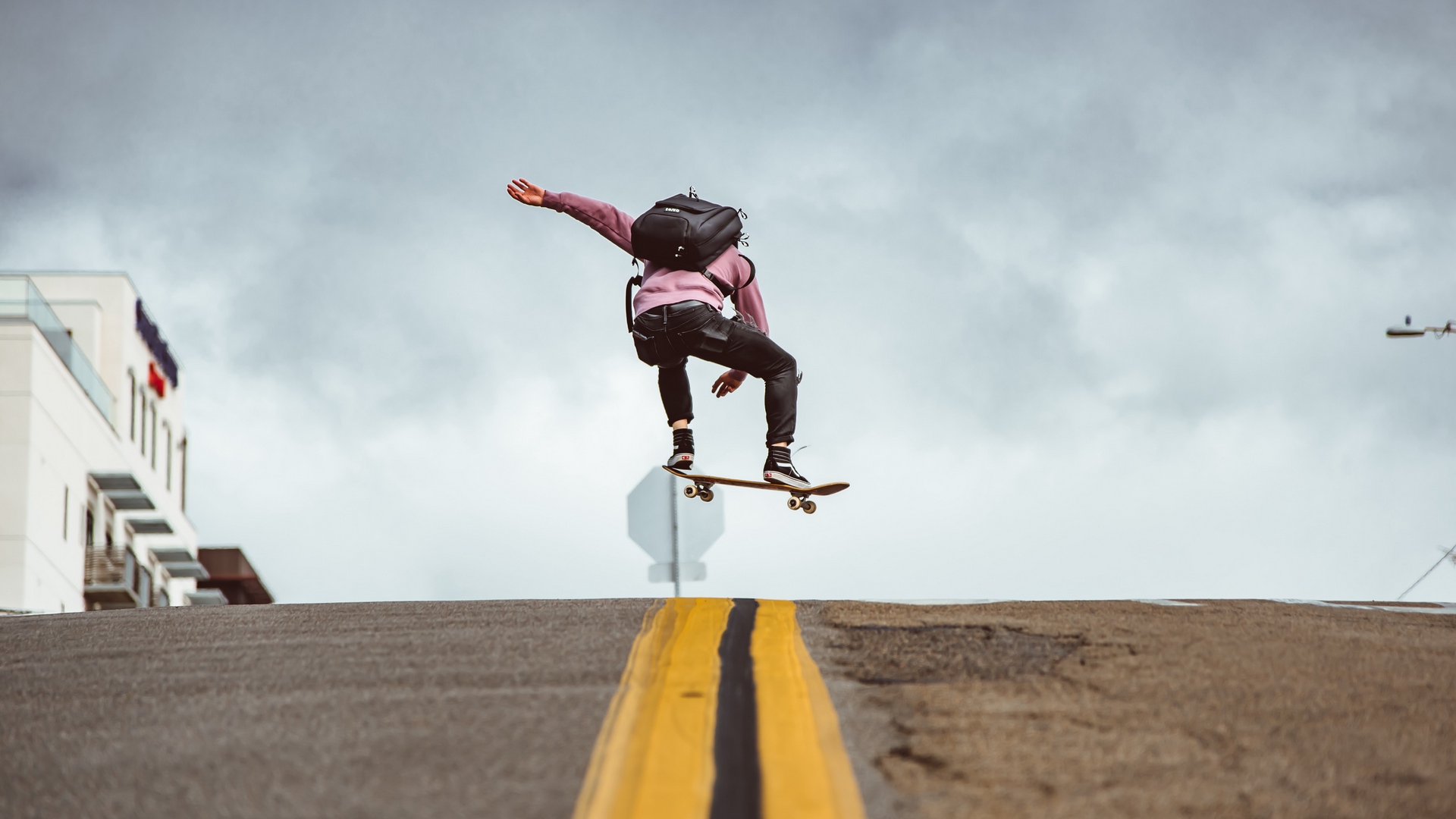 Wallpaper Skateboard, Jump, Trick, Road - Skateboard Trick Wallpaper Phone - HD Wallpaper 