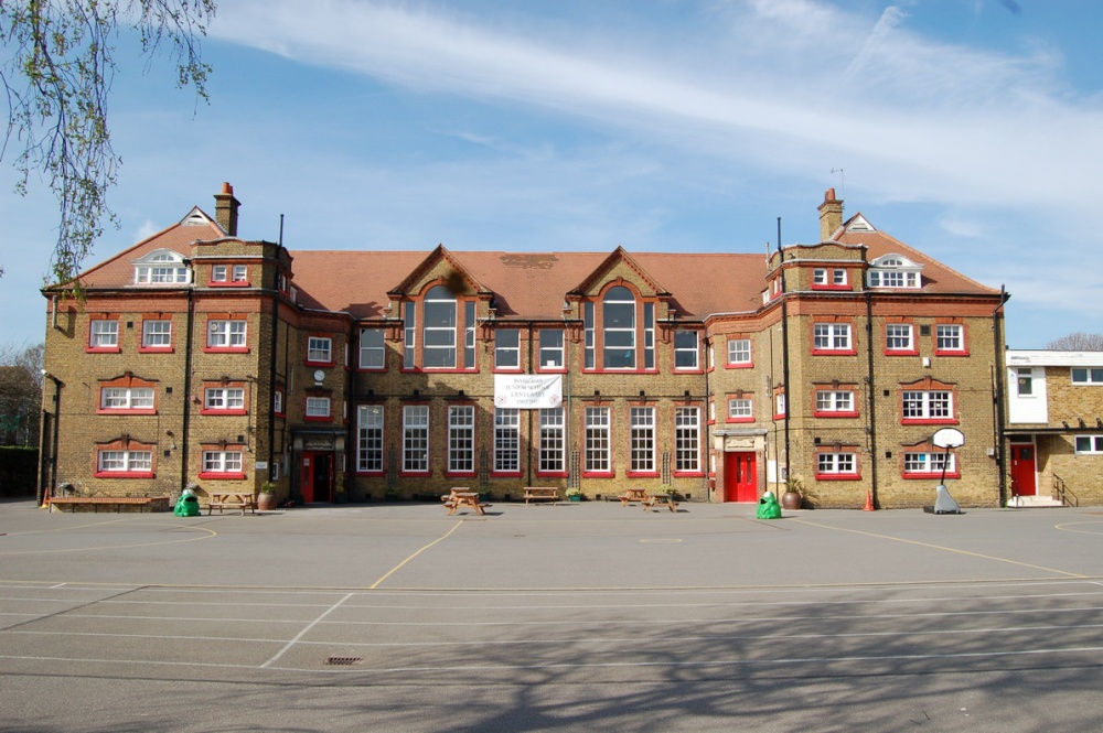 Hampton Junior School, Greater London - House - 1000x665 Wallpaper -  