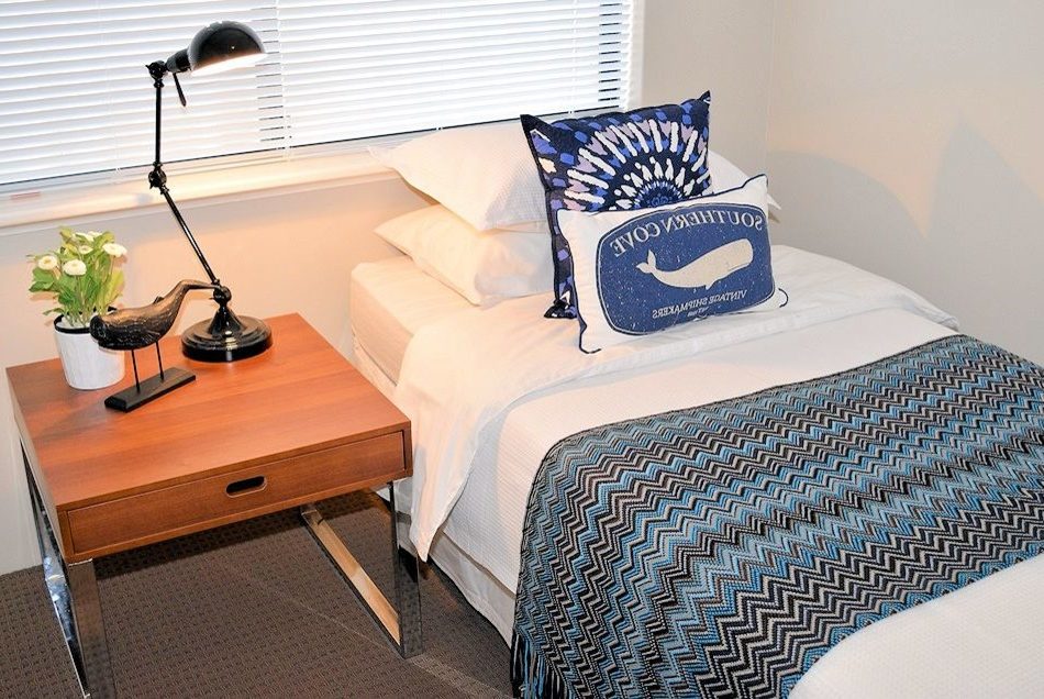 Hamptons Style Bedroom Perth With Wallpaper And Wall - Bedroom - HD Wallpaper 