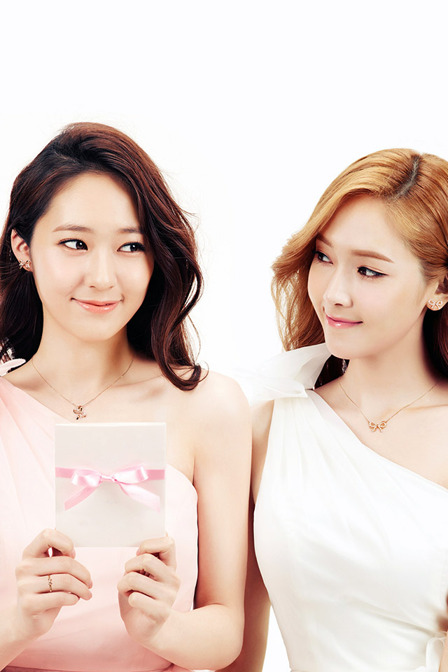 Com Apple Wallpaper Crystal N Jessica Iphone4 - Jessica And Krystal - HD Wallpaper 