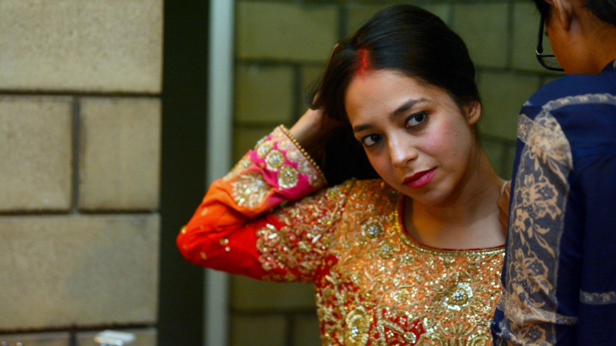 Actor Amtul Baweja Plays A Young Muslim Woman Who Convinces - Muslim Girl Converted To Hinduism - HD Wallpaper 